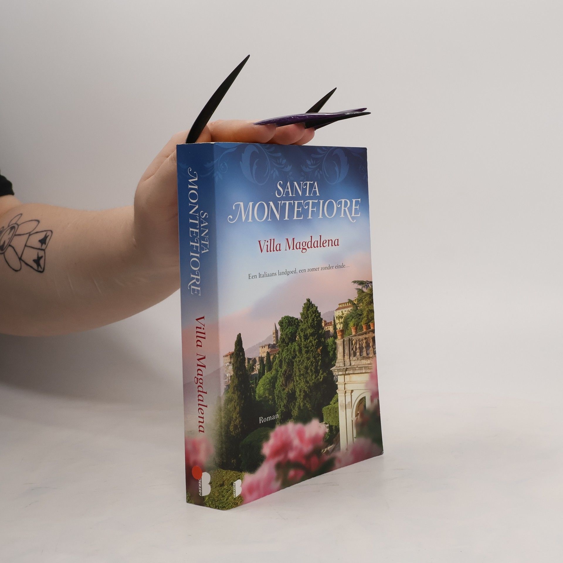 Santa Montefiore Villa Magdalena