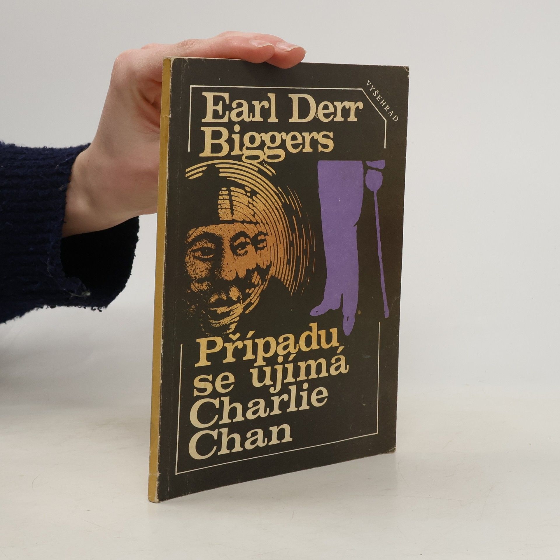 Earl Derr Biggers Případu se ujímá Charlie Chan
