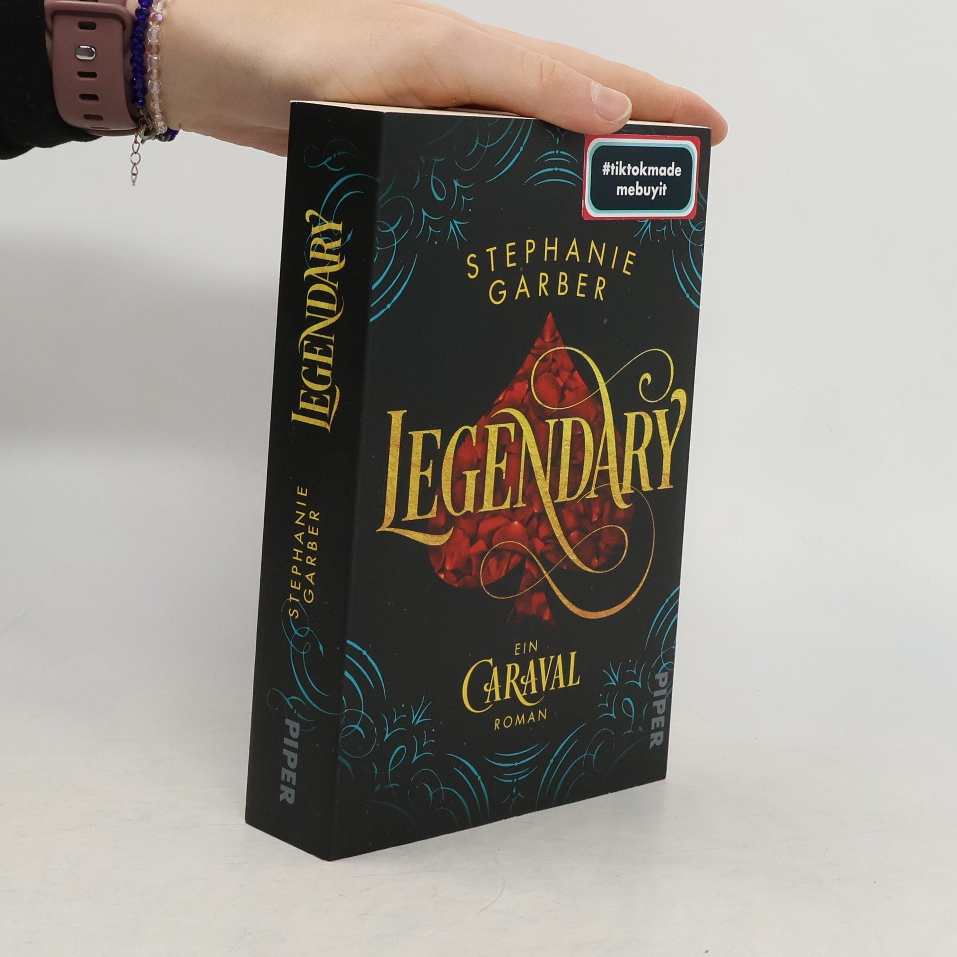 Stephanie Garber Legendary