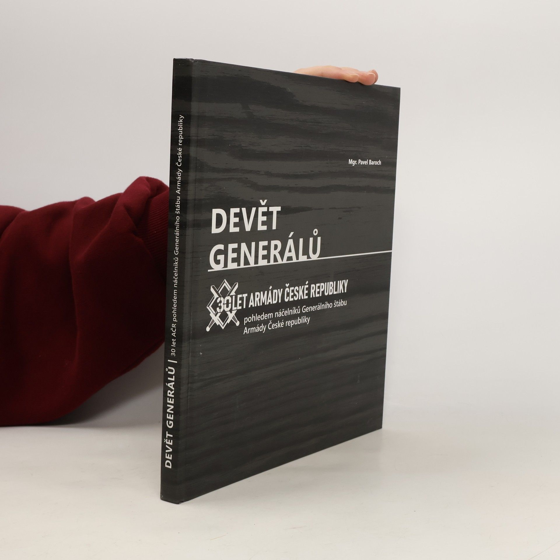 Pavel Baroch Devět generálů: 30 let armády České republiky pohledem náčelníků Generálního štábu Armády České republiky