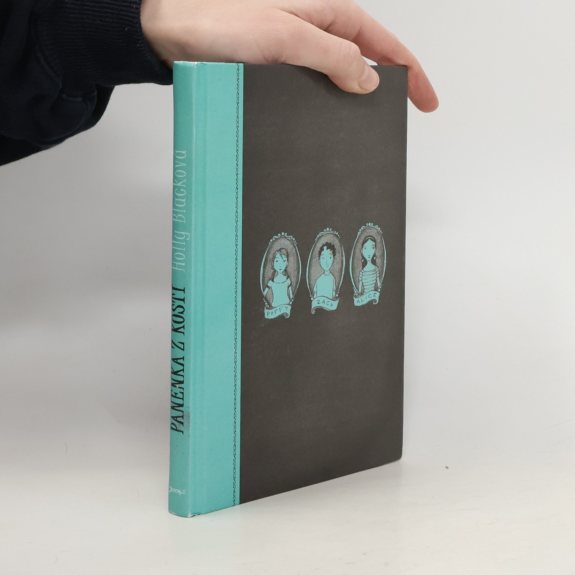 Holly Black Panenka z kostí