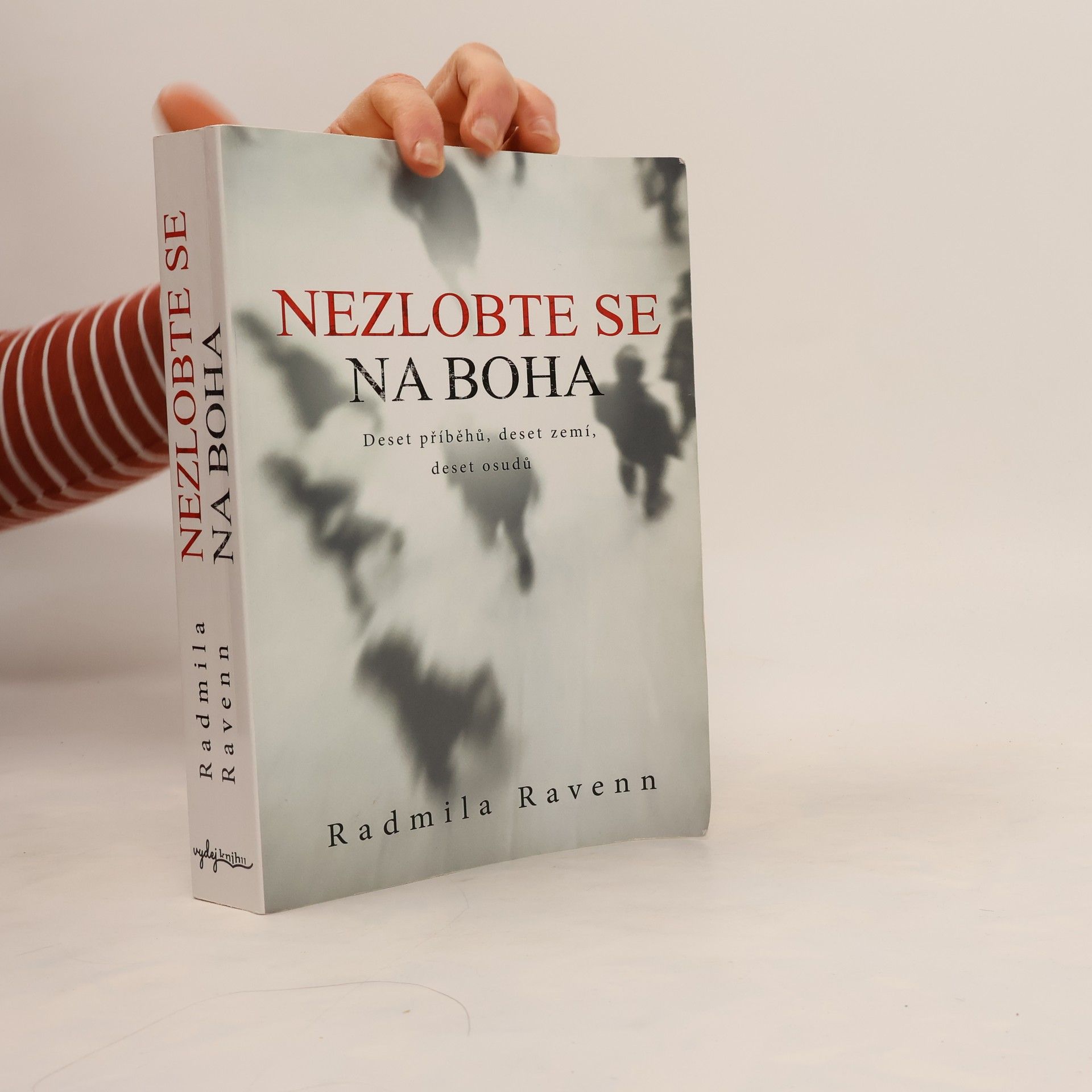 Ravenn Radmila Nezlobte se na boha - Deset příběhů, deset zemí, deset osudů