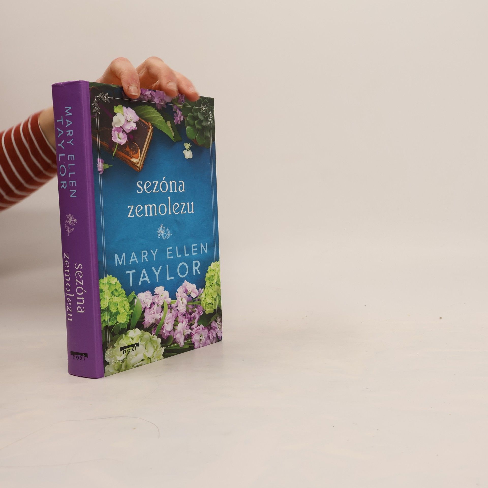 Mary Ellen Taylor Sezóna zemolezu.