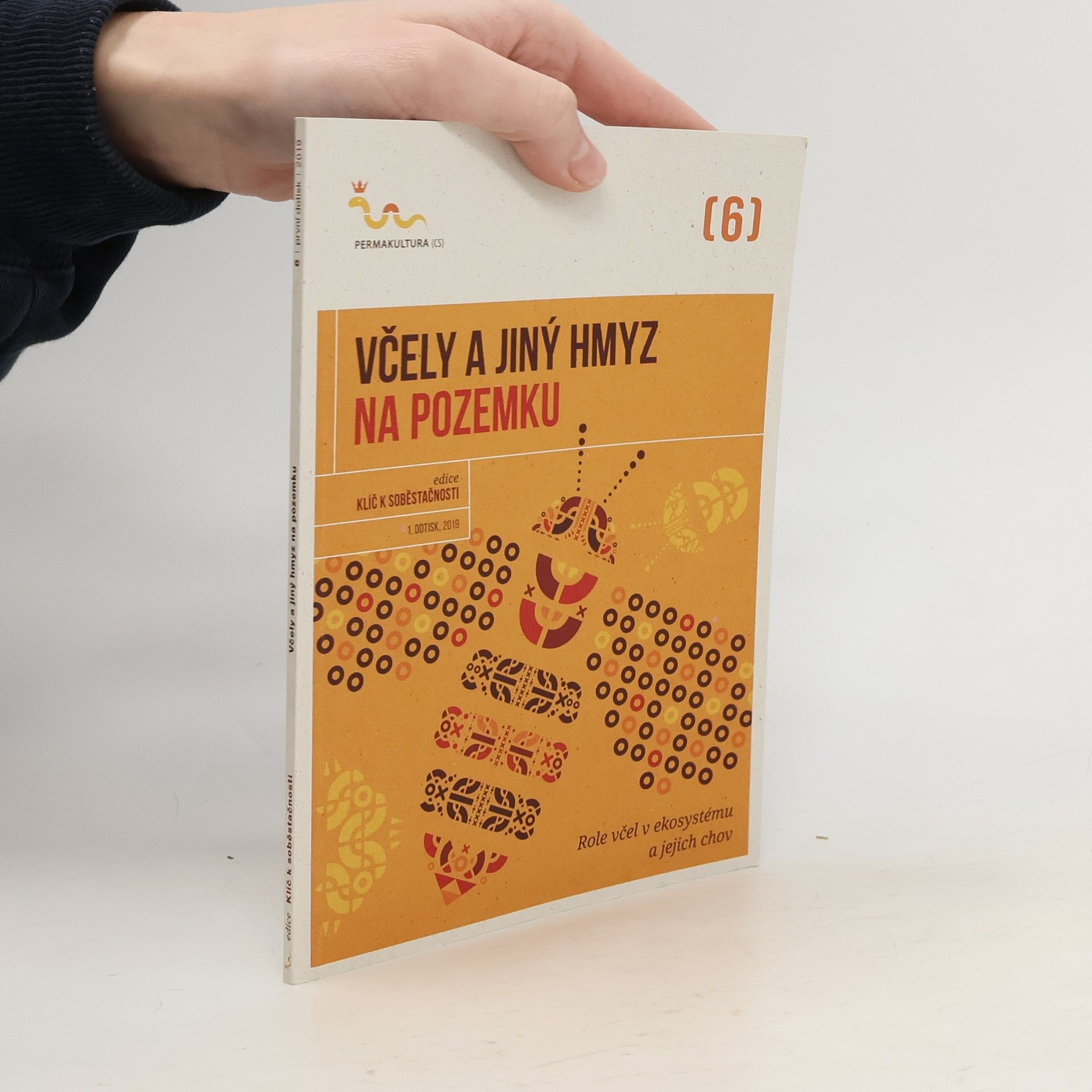 Various authors Včely a jiný hmyz na pozemku