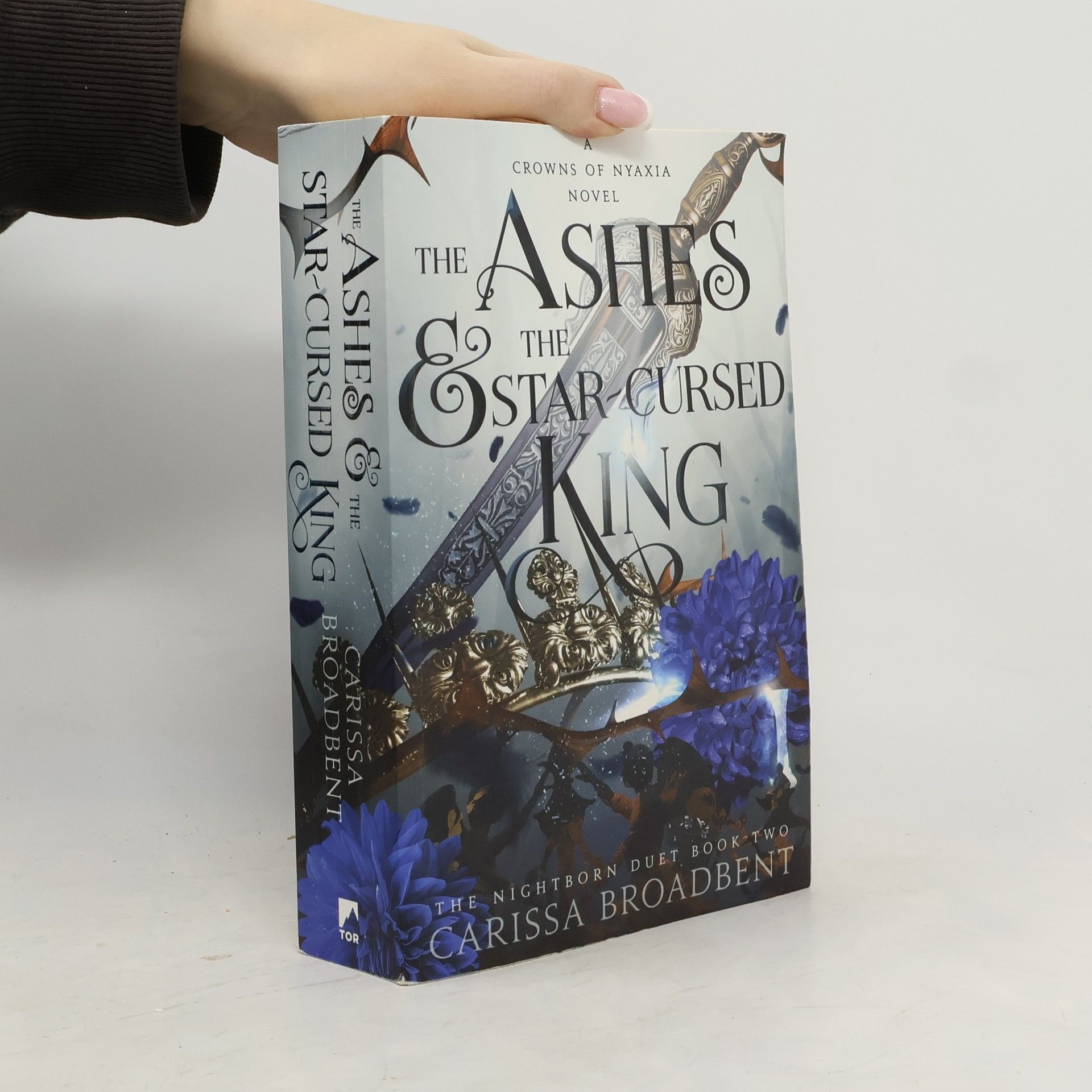 Carissa Broadbent Crowns of Nyaxia 2. The Ashes and the Star-Cursed King