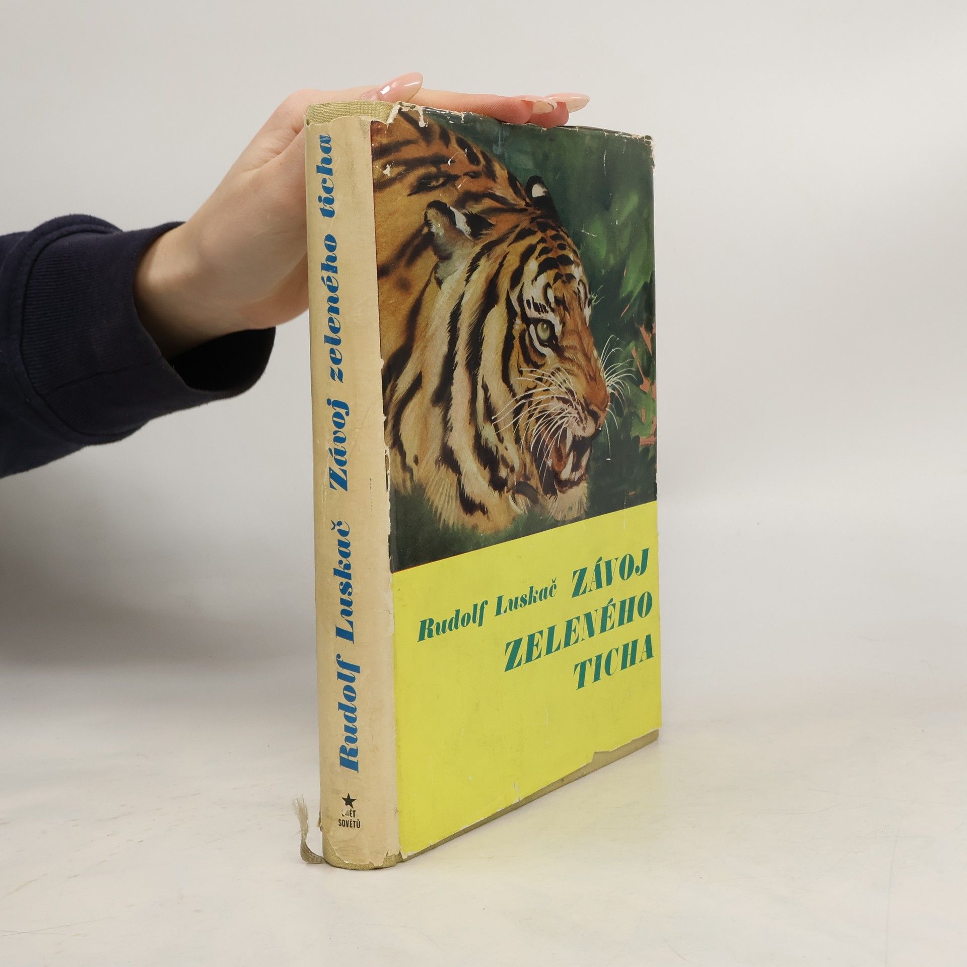 Závoj zeleného ticha