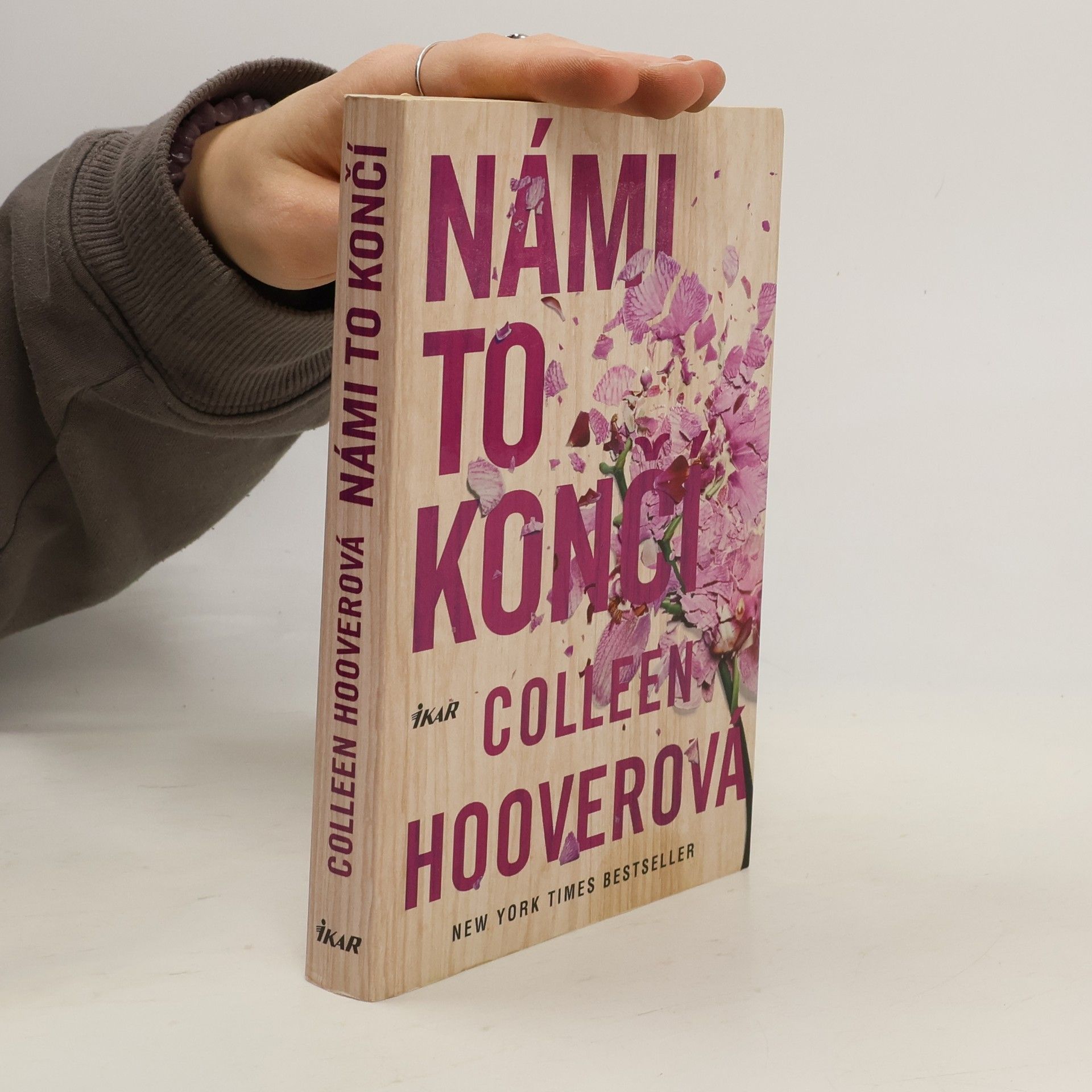 Colleen Hoover Námi to končí