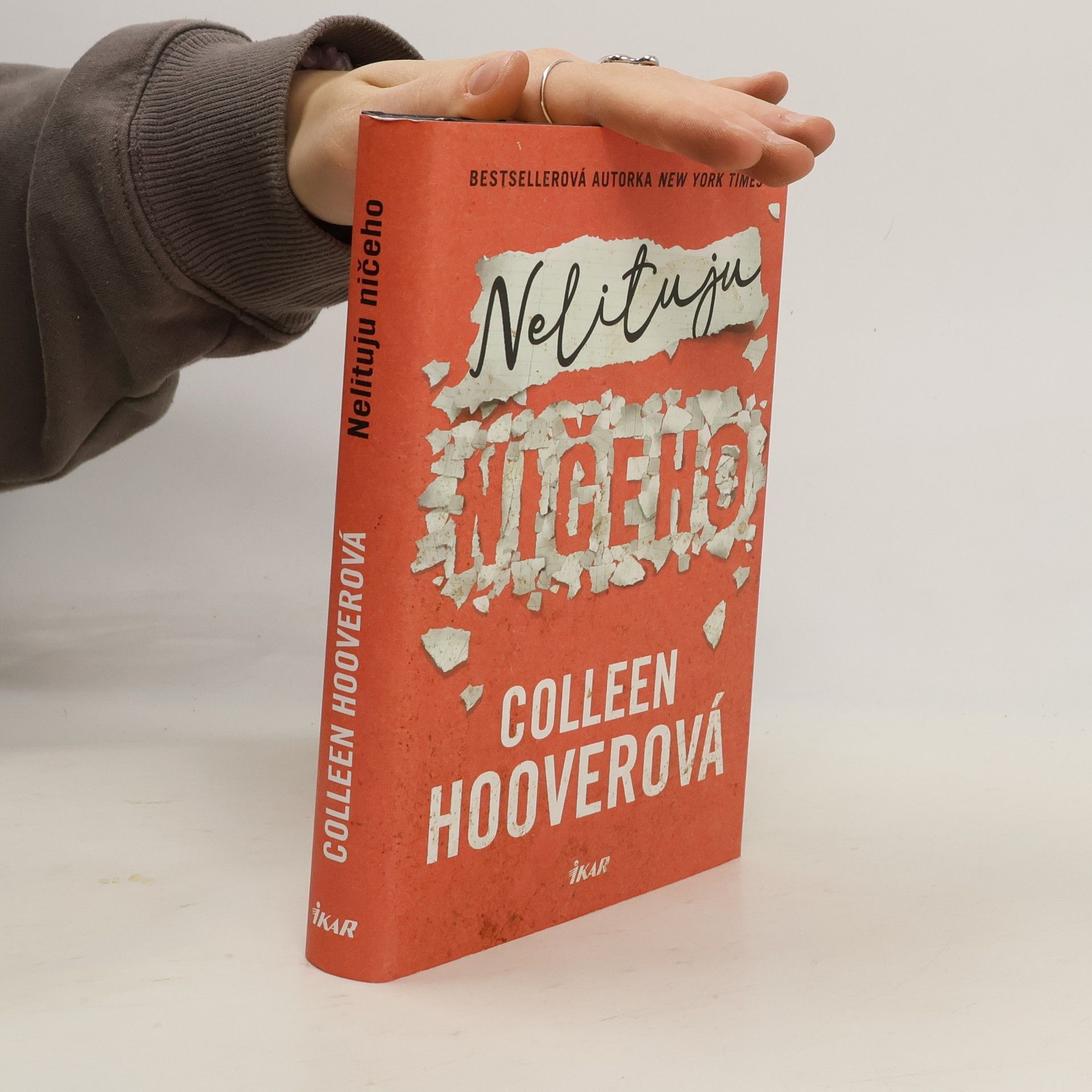 Colleen Hoover Nelituju ničeho