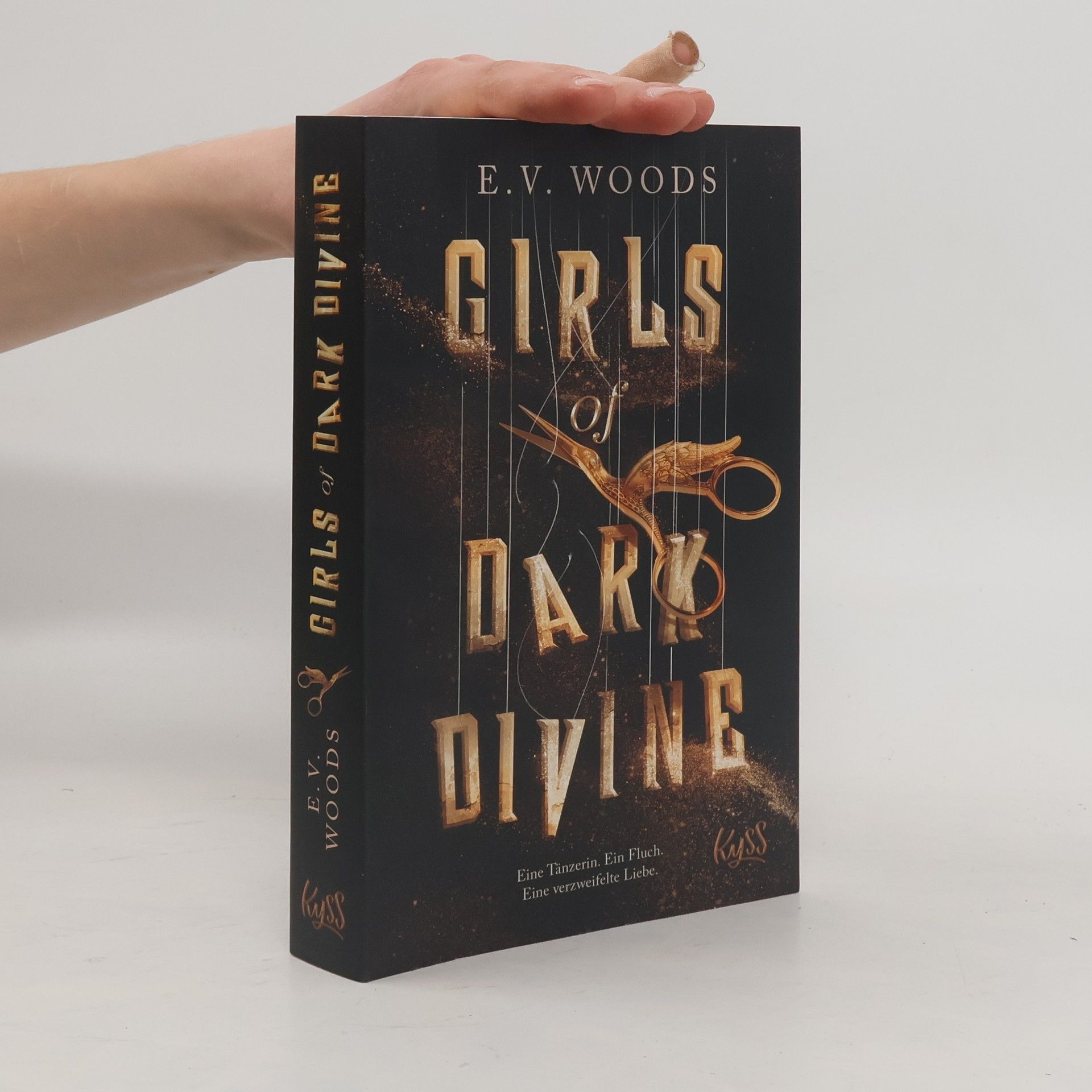 E. V. Woods Girls of Dark Divine − Eine Tänzerin. Ein Fluch. Eine verzweifelte Liebe.