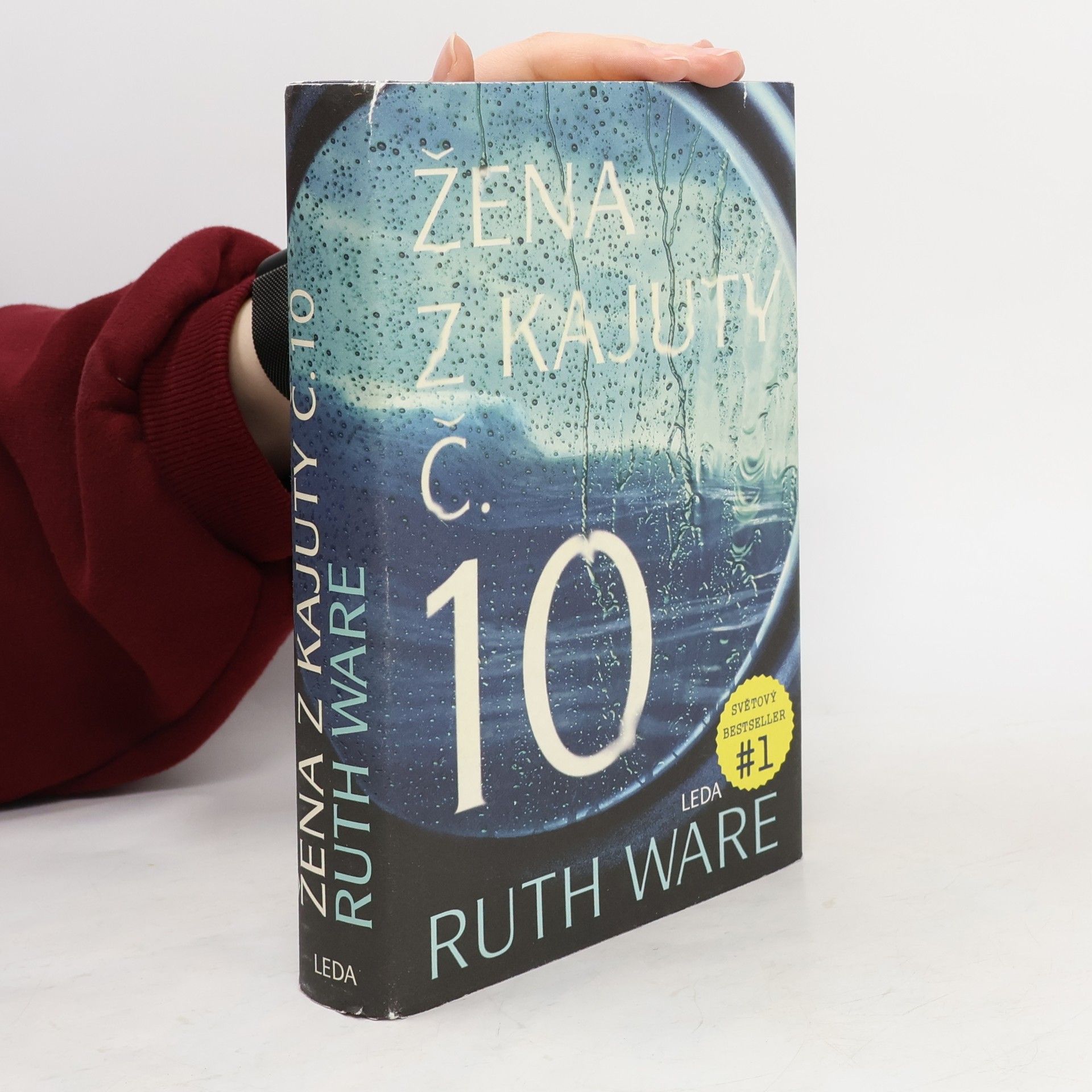 Ruth Ware Žena z kajuty č. 10