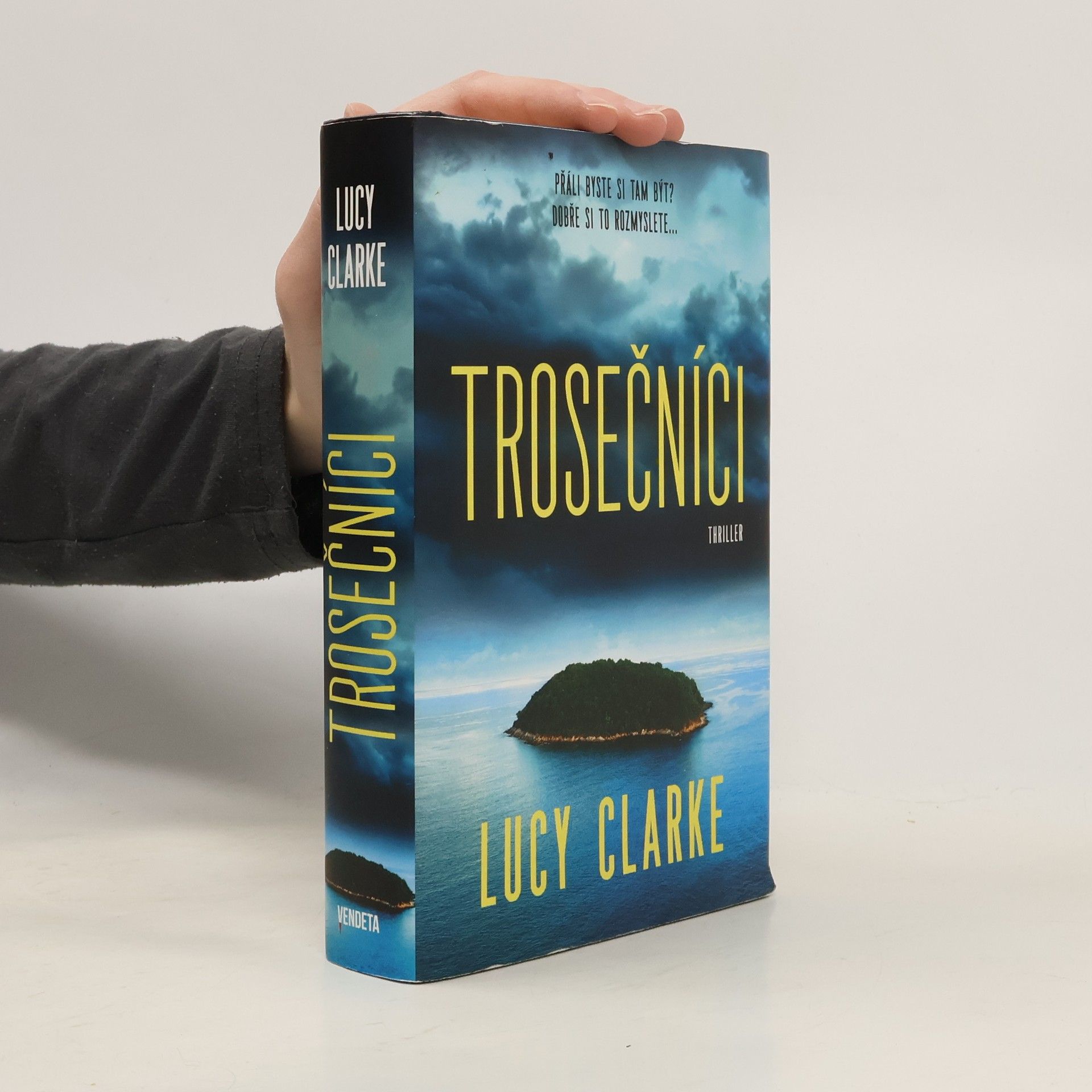 Lucy Clarke Trosečníci