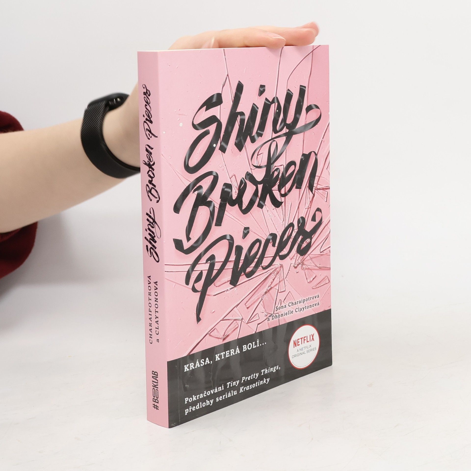 Sona Charaipotra Shiny broken pieces