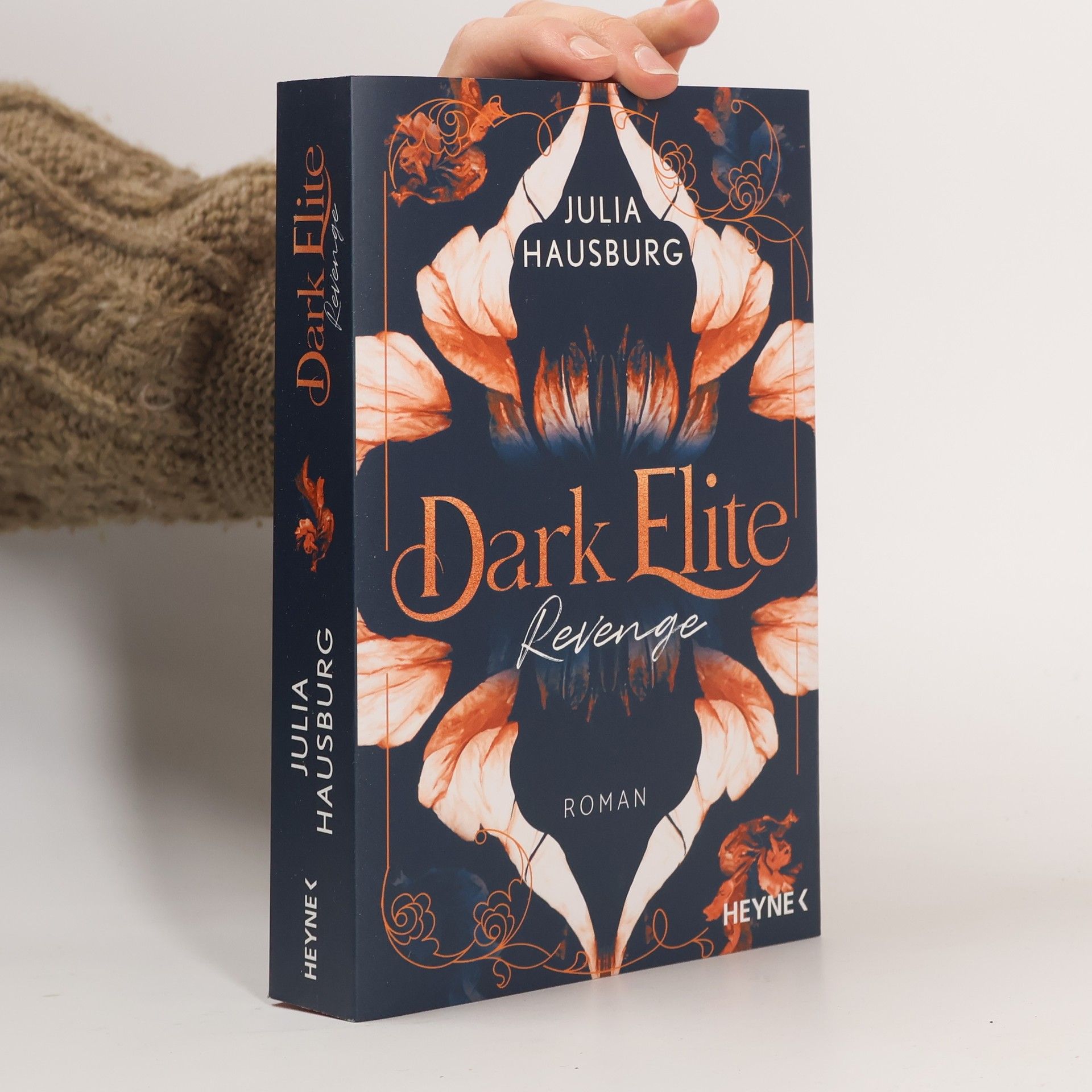 Julia Hausburg Dark Elite – Revenge