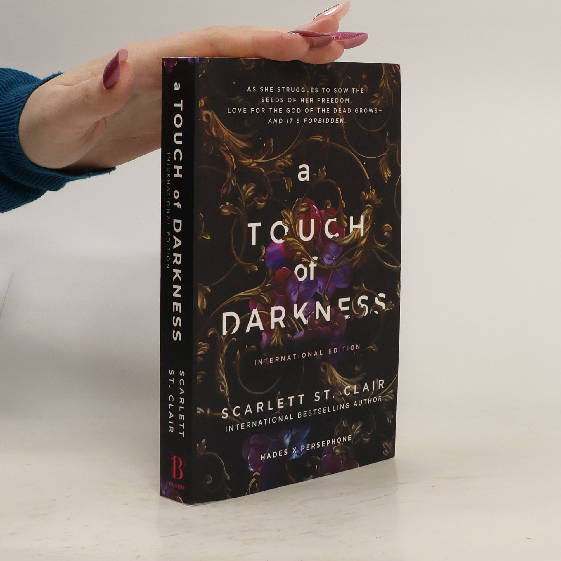Scarlett St. Clair A Touch of Darkness