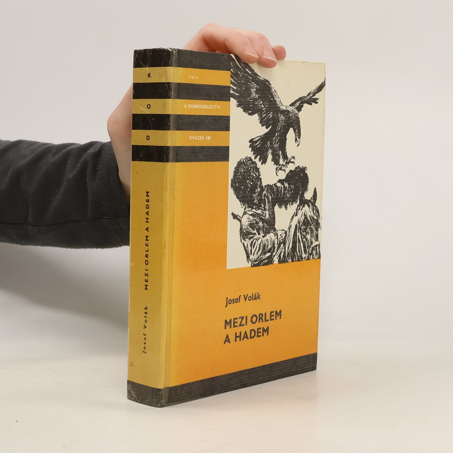 Mezi orlem a hadem