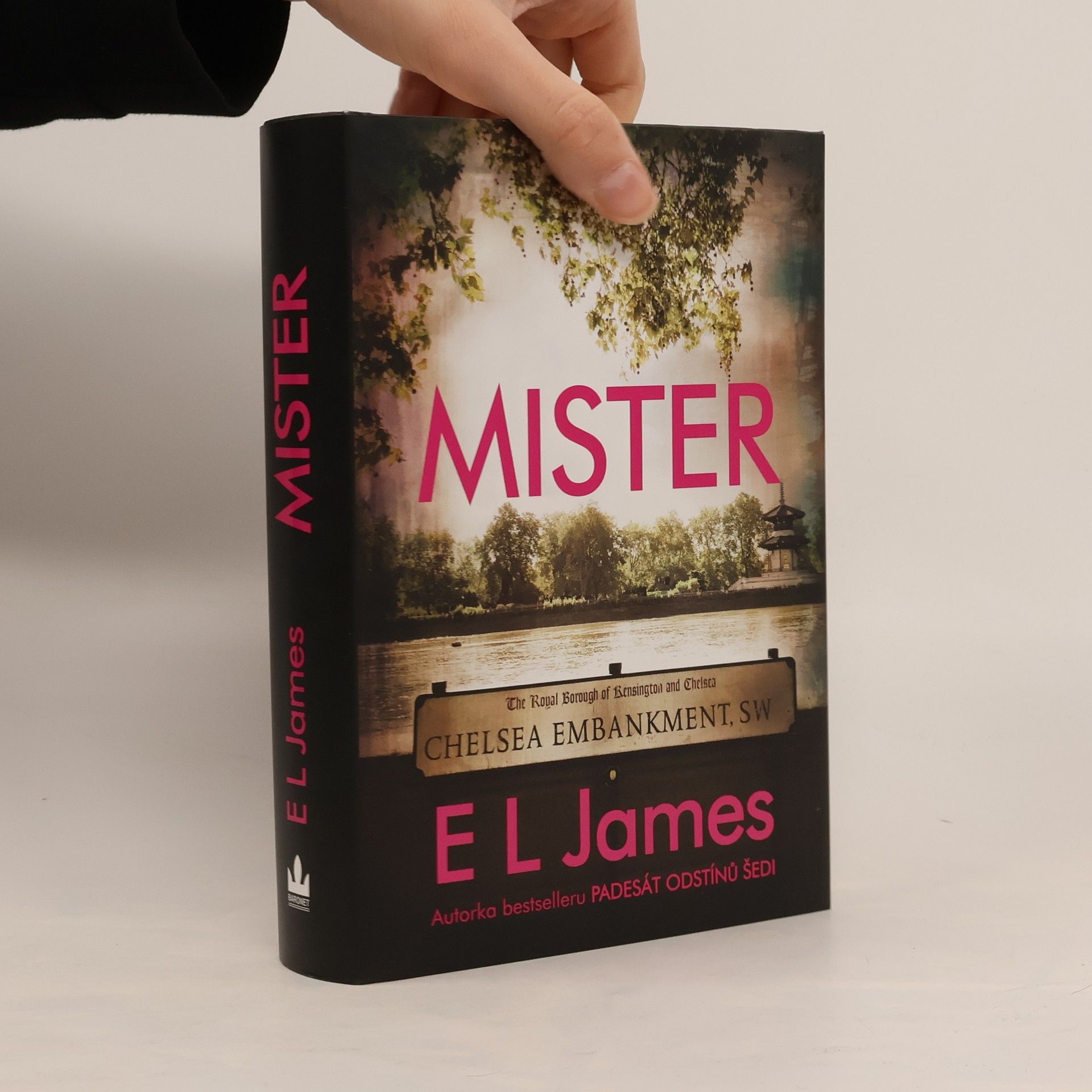 E L James Mister