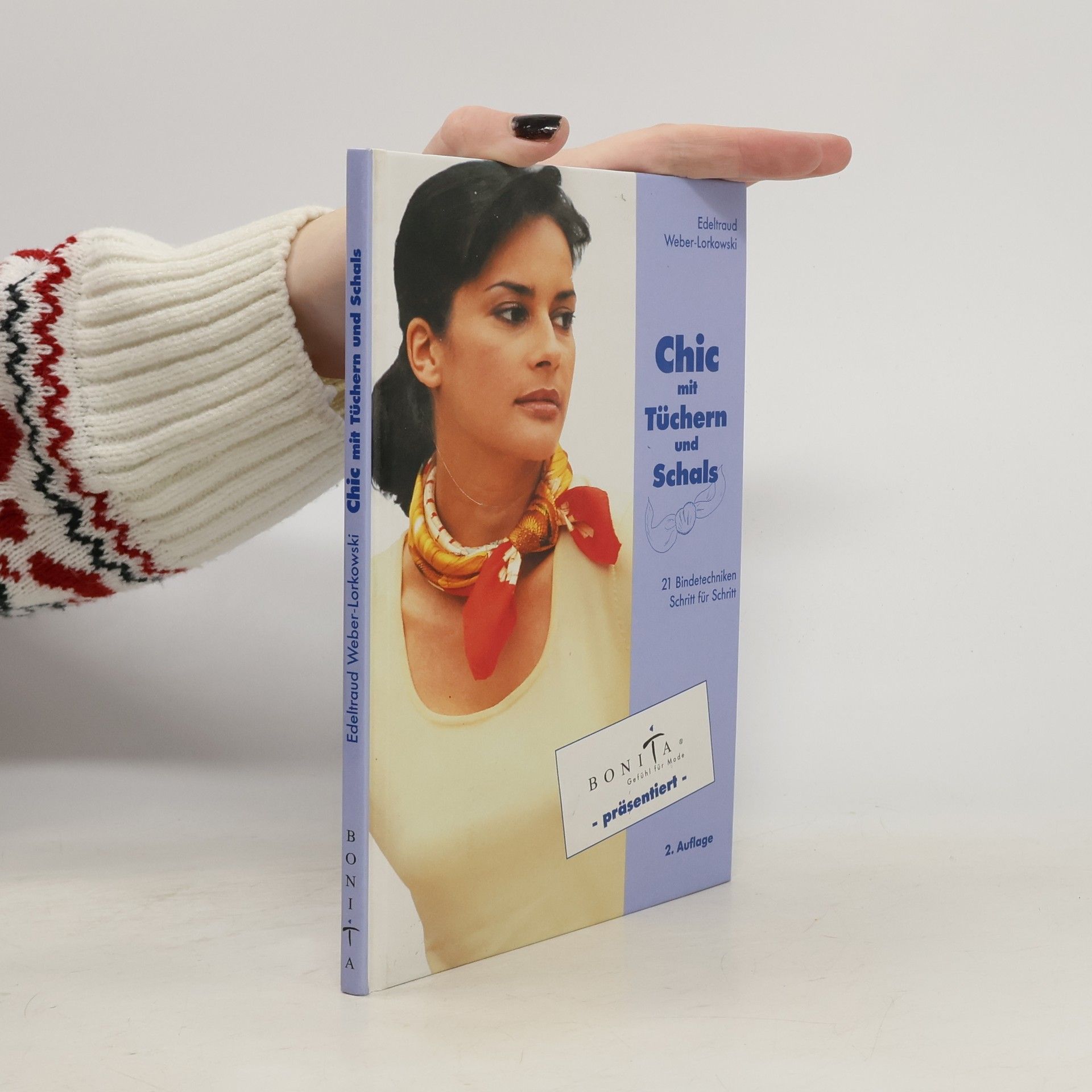 AA.VV. Chic mit Tüchern und Schals