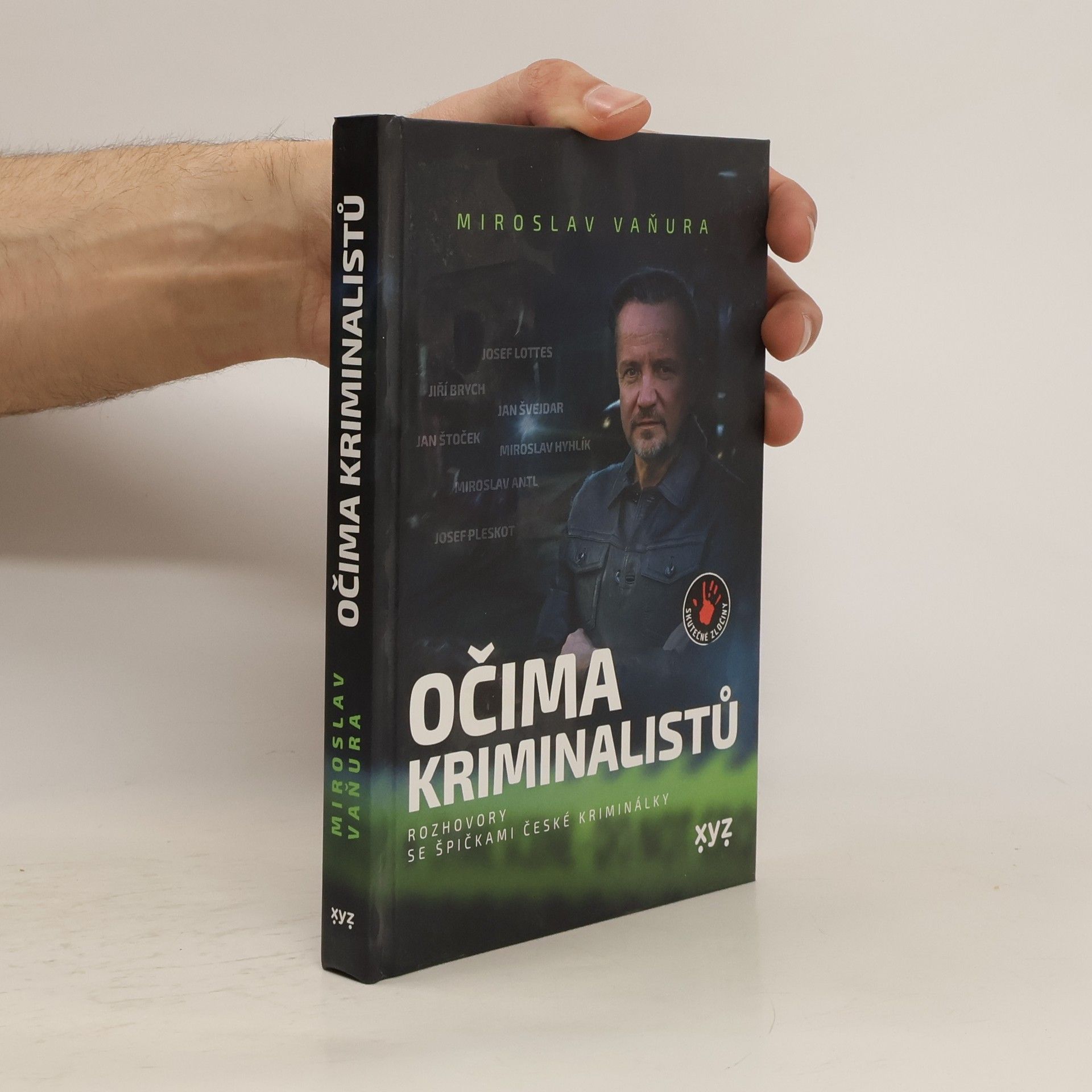 Očima kriminalistů : rozhovory se špičkami české kriminálky