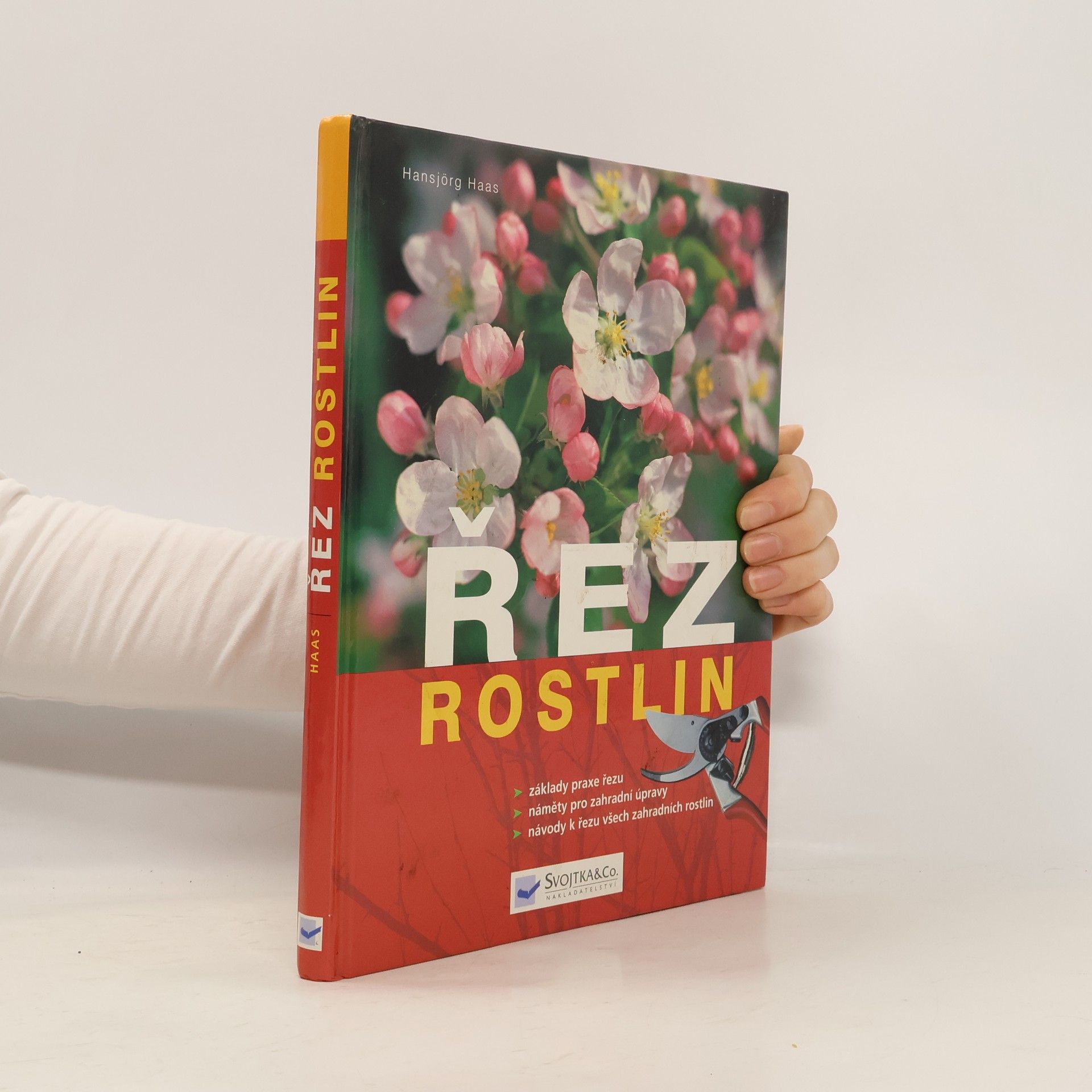 Hansjörg Haas Řez rostlin : návody k řezu všech zahradních rostlin, základy praxe řezu, náměty pro zahradní úpravy