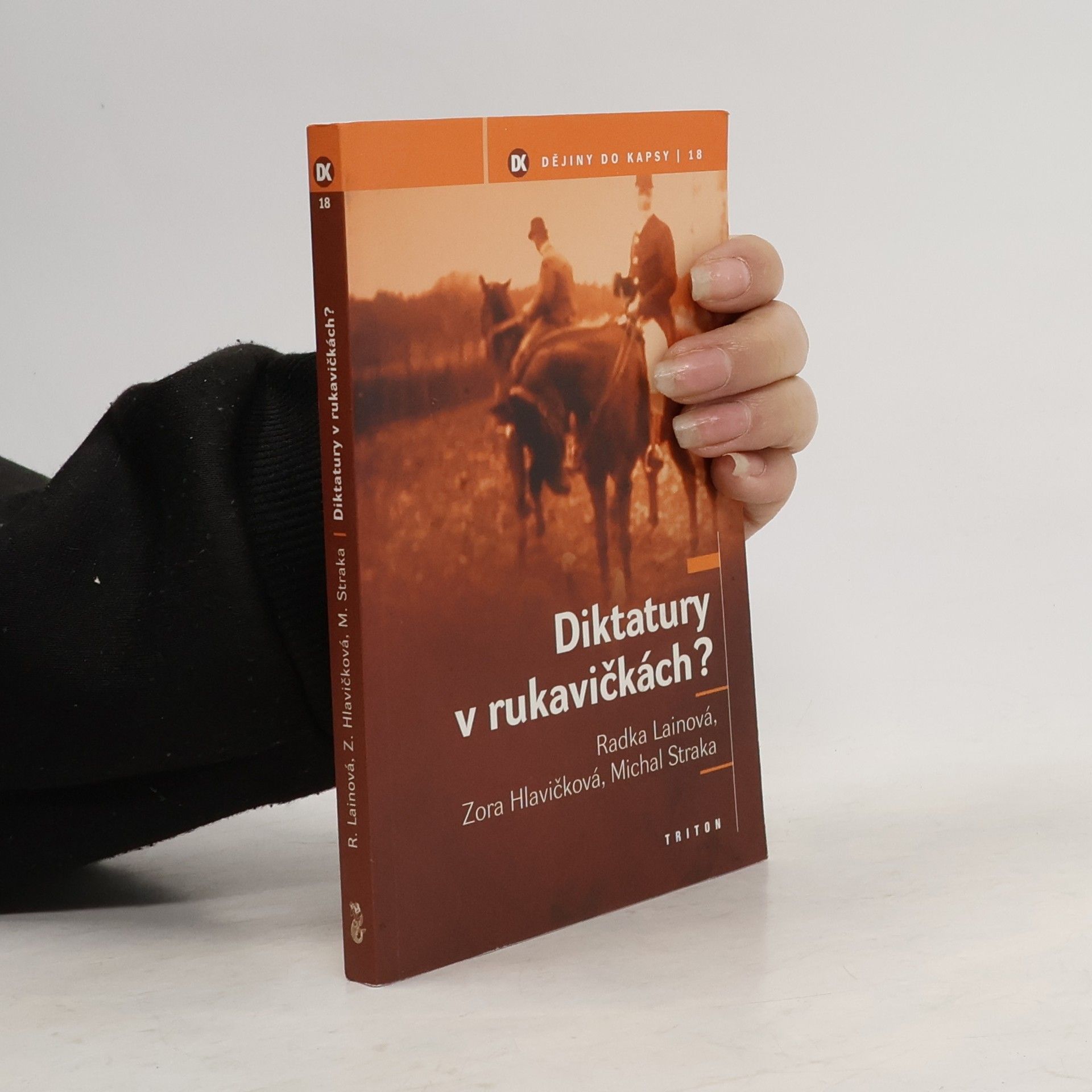 Diktatury v rukavičkách?