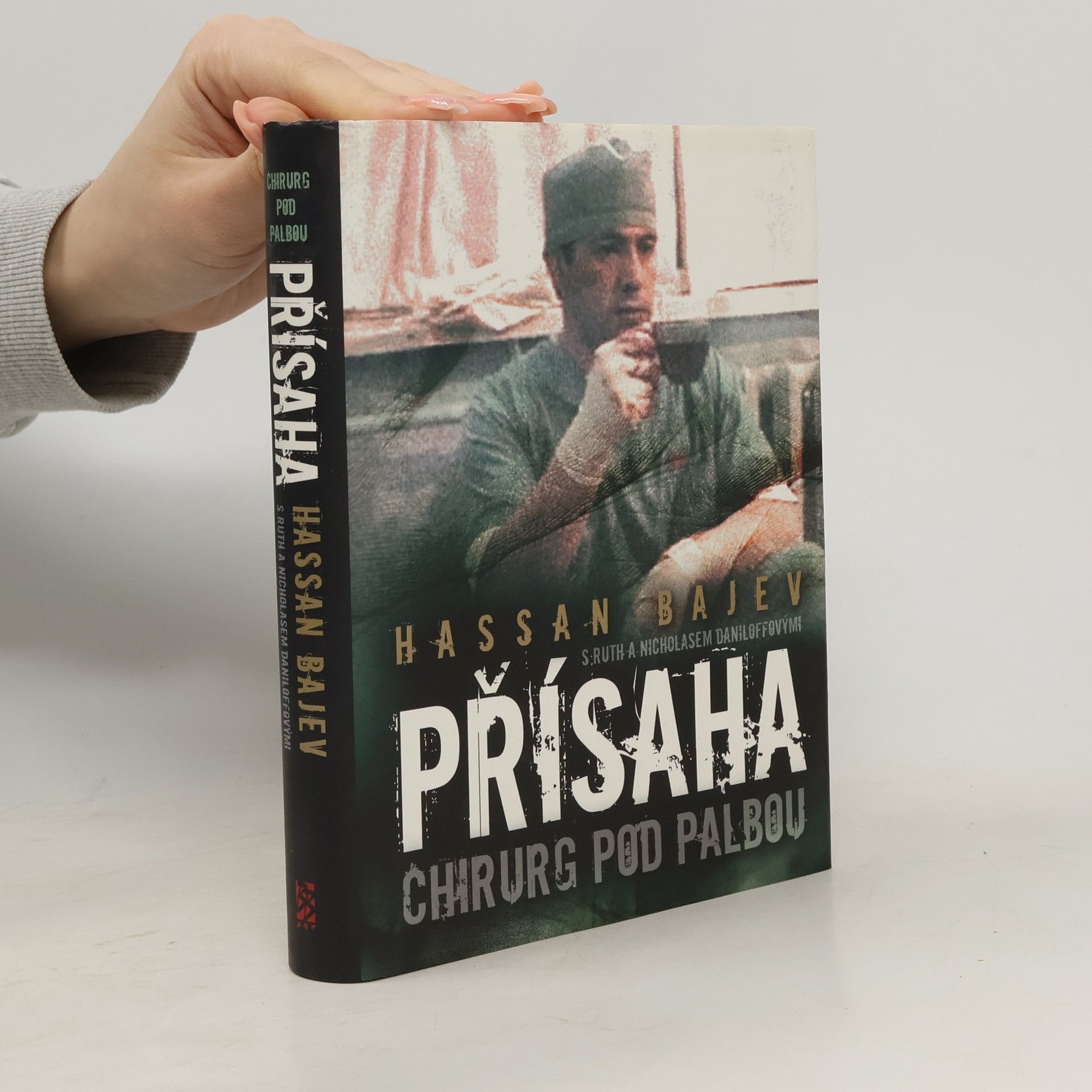 Hassan Bajev Přísaha. Chirurg pod palbou