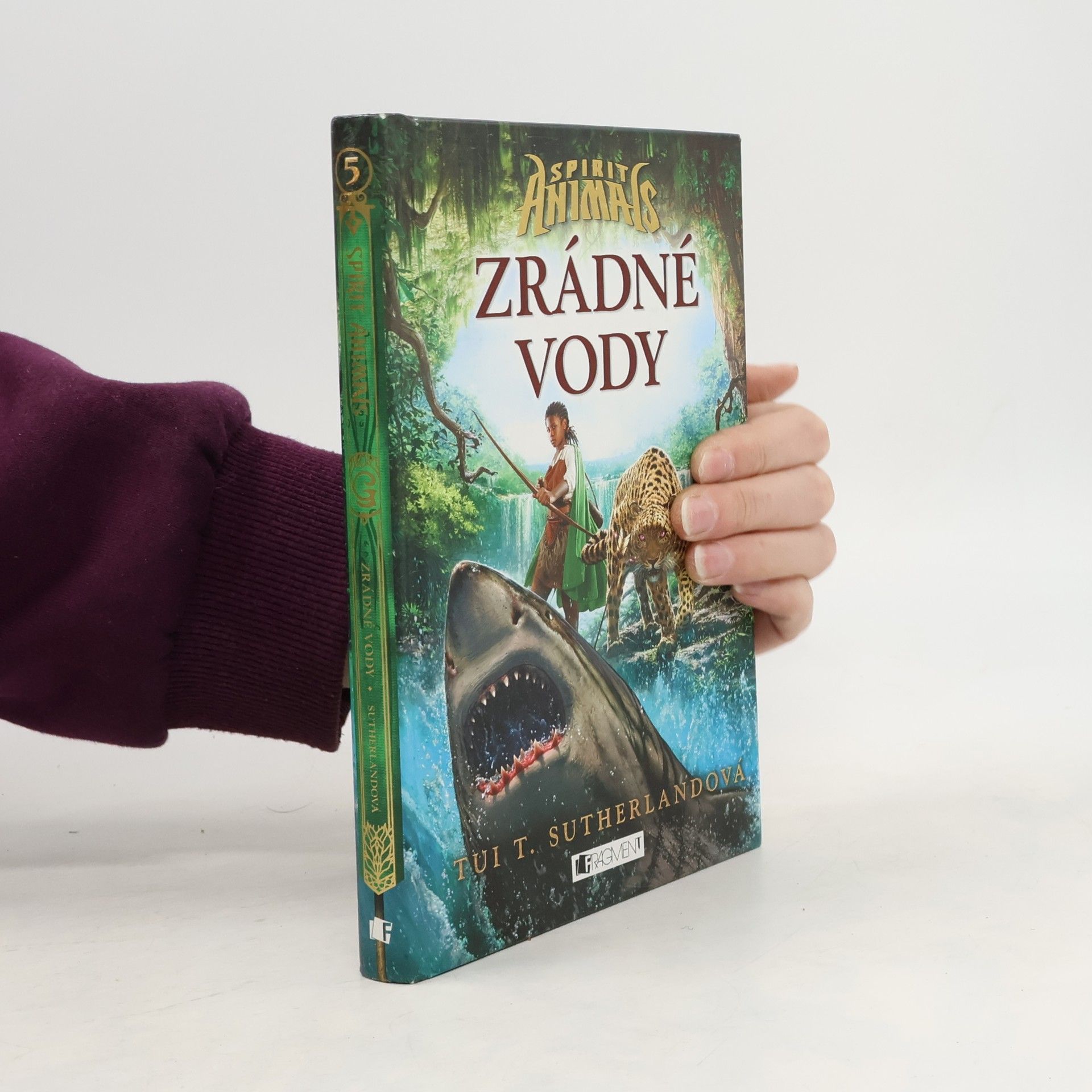 Tui T. Sutherland Zrádné vody