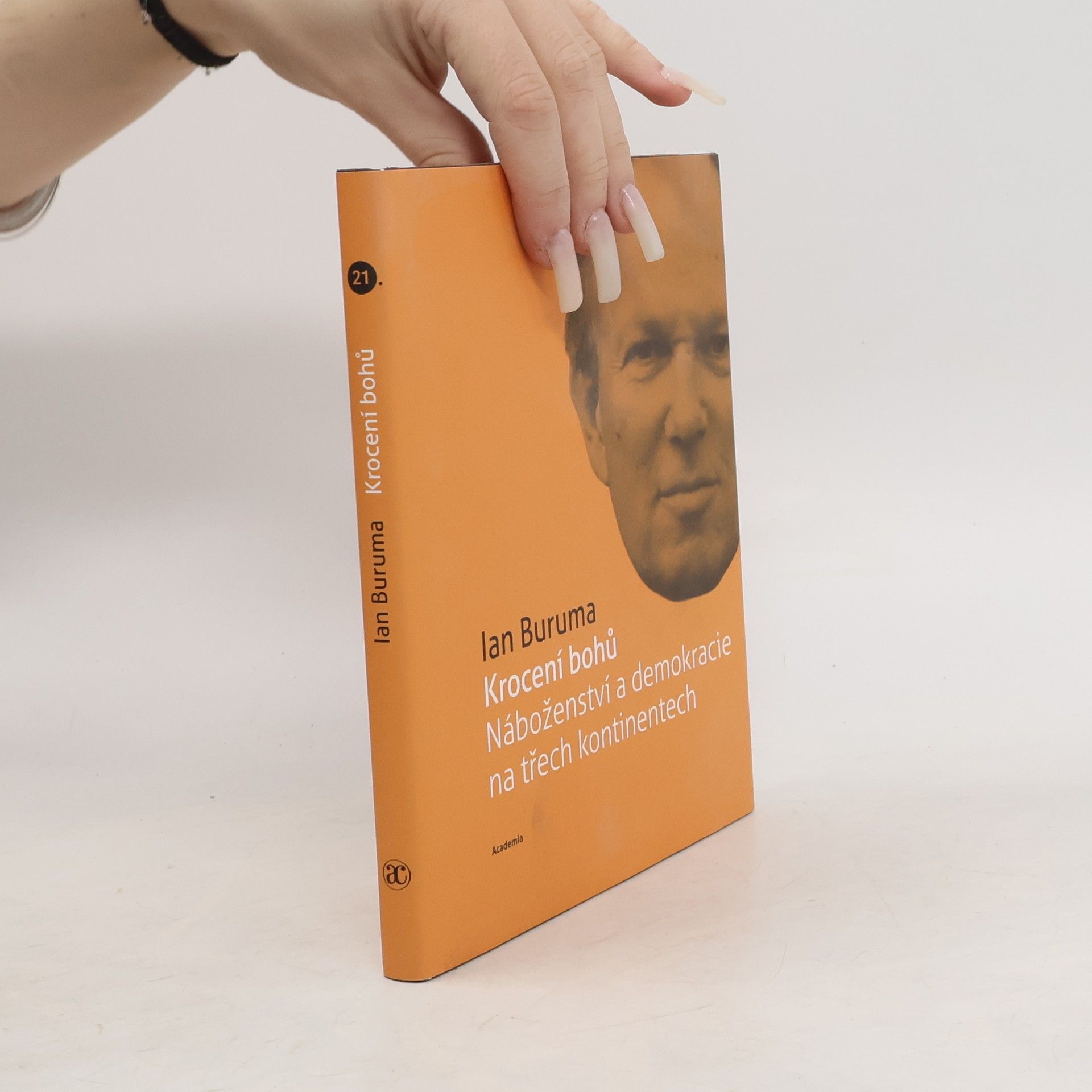 Krocení bohů. Náboženství a demokracie na třech kontinentech