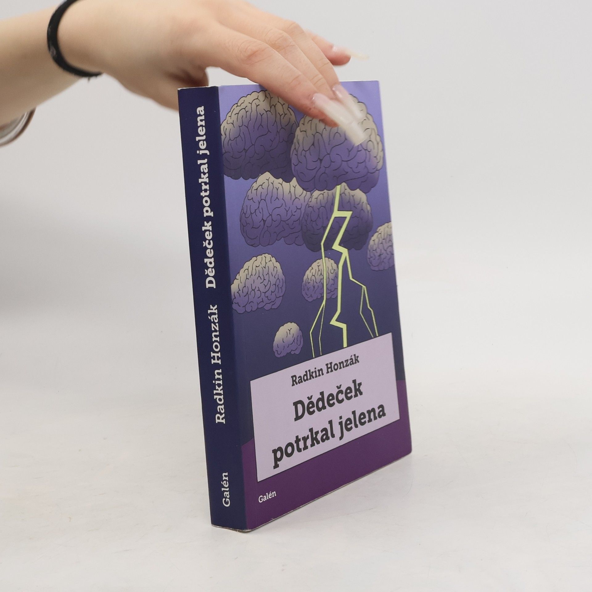 Dědeček potrkal jelena