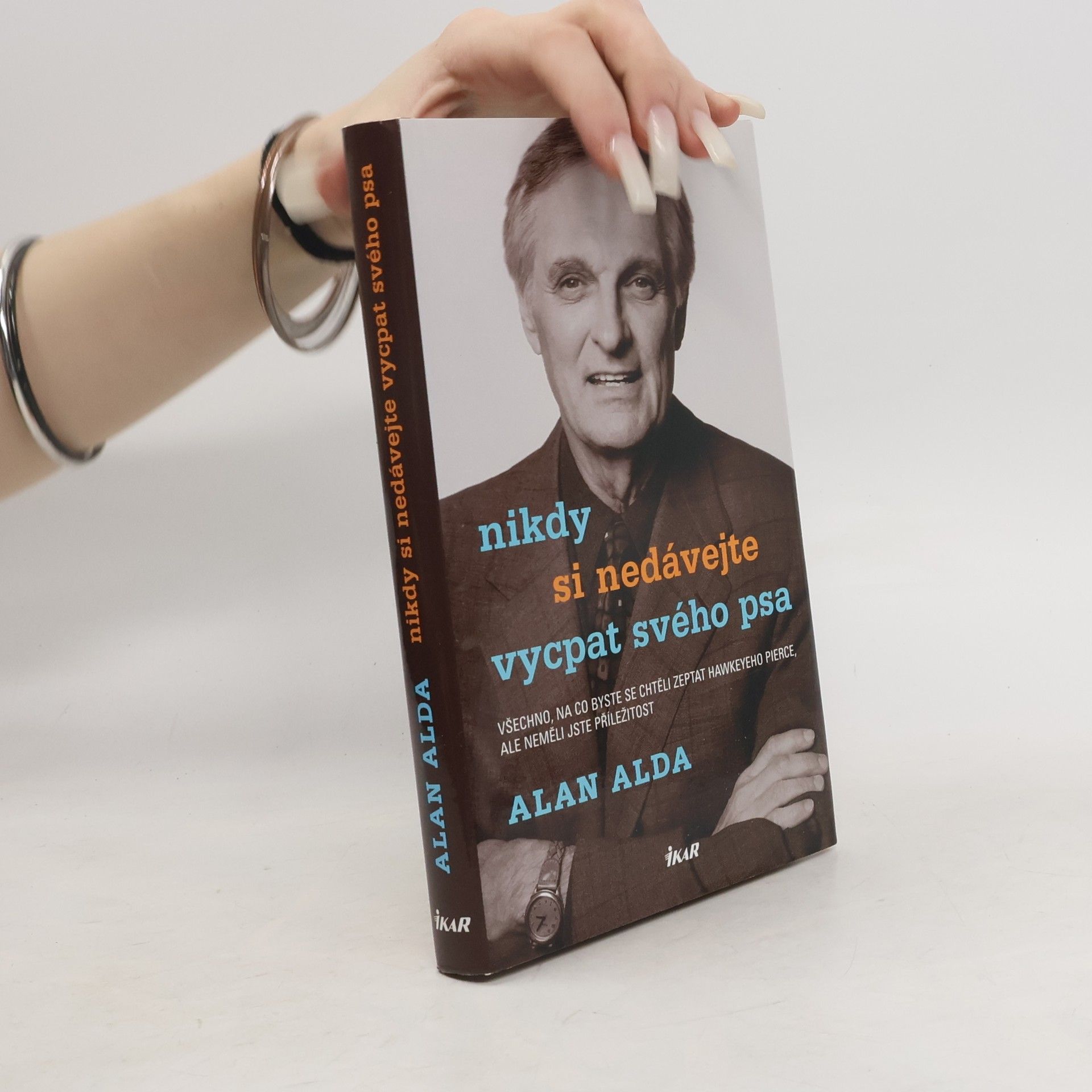 Alan Alda Nikdy si nedávejte vycpat svého psa: Všechno, na co byste se chtěli zeptat Hawkeyeho Pierce, ale neměli jste příležitost