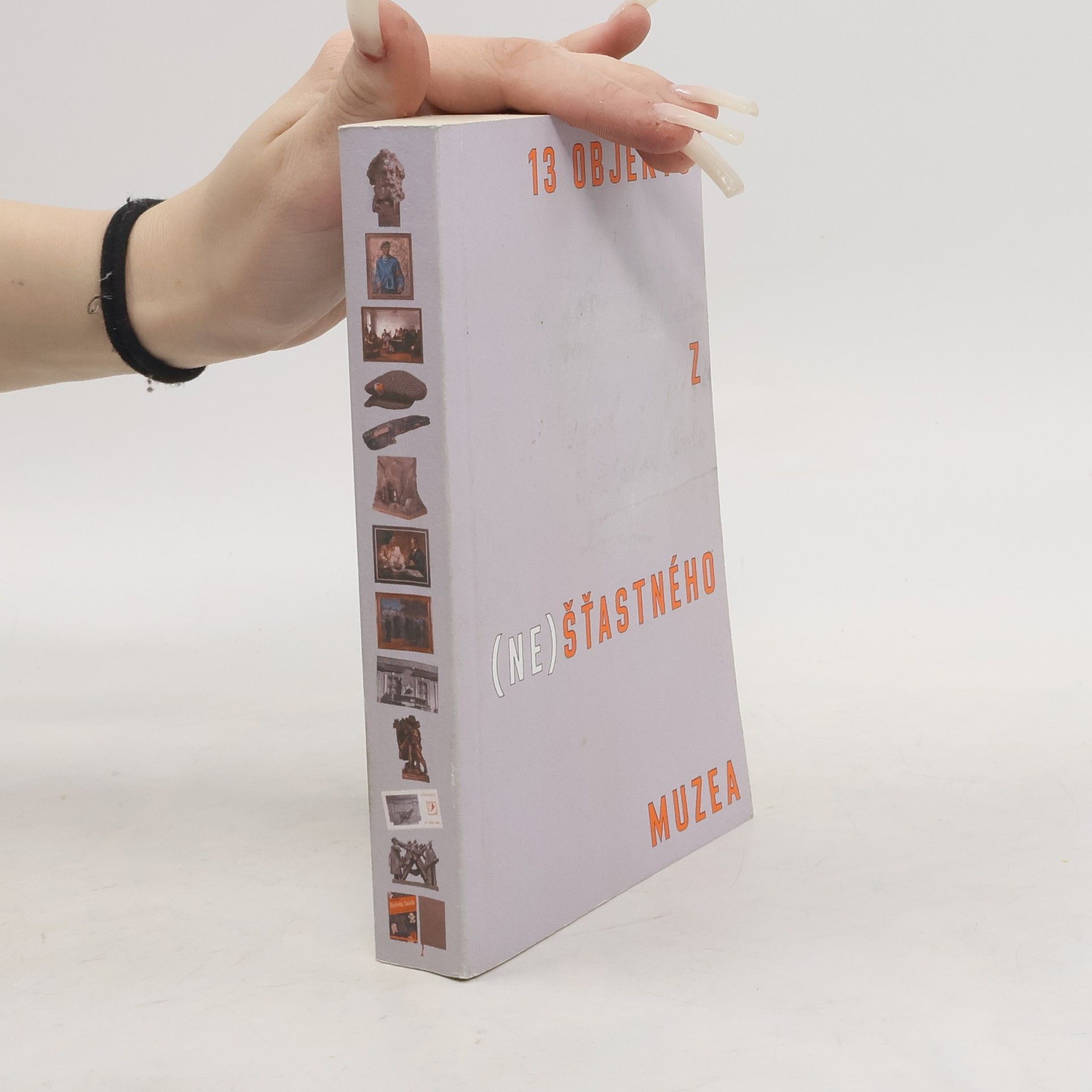 13 objektů z (ne)šťastného muzea
