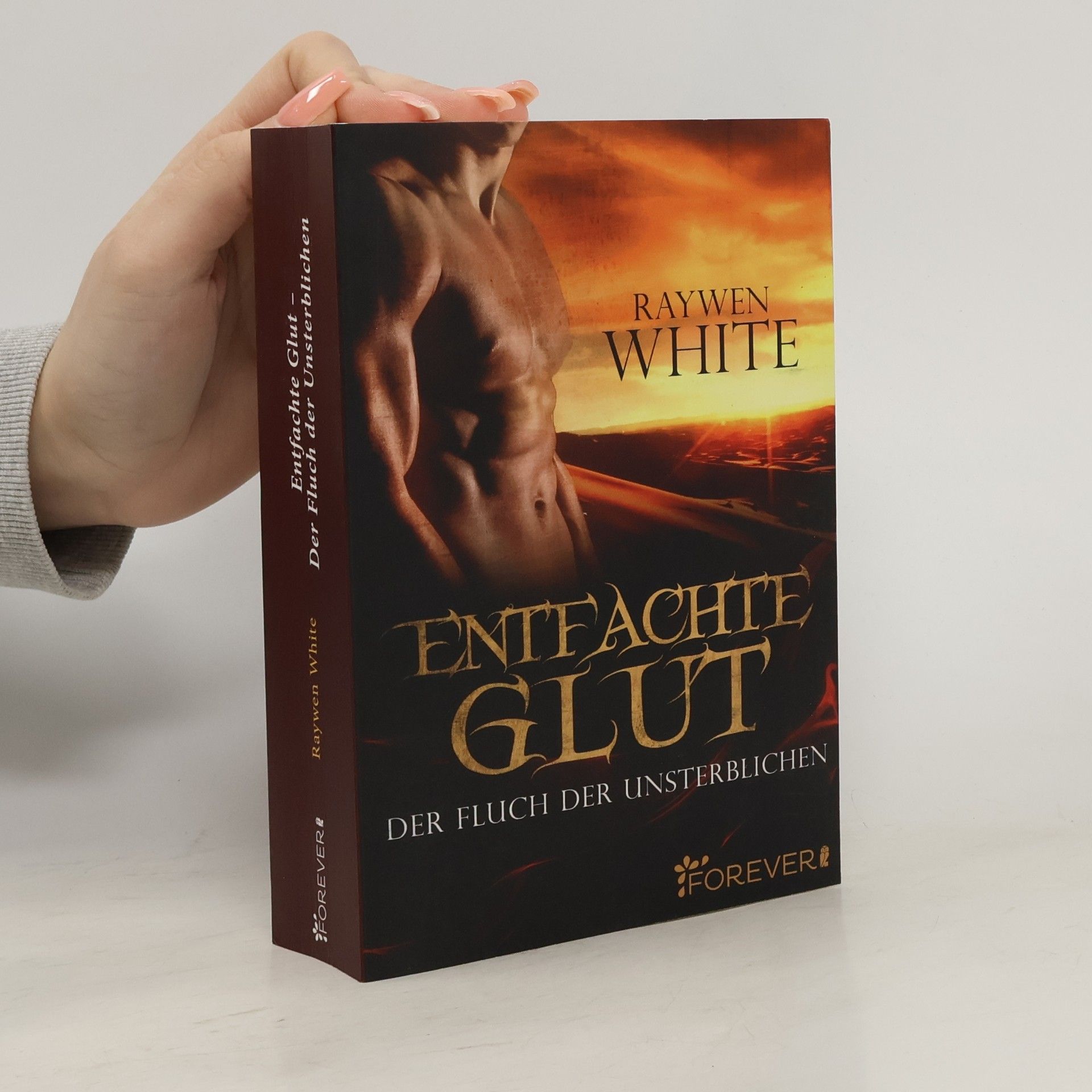 Raywen White Entfachte Glut