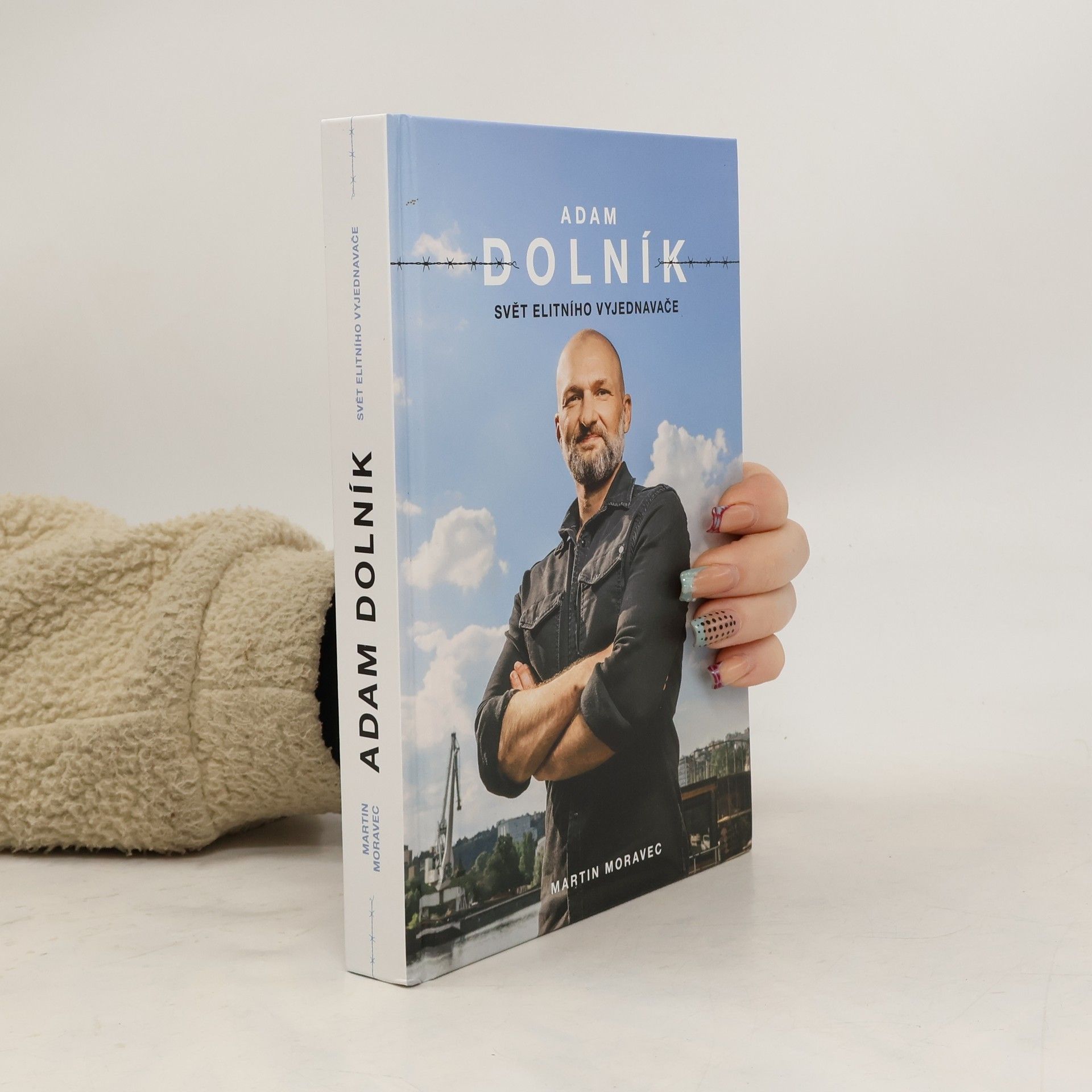 Adam Dolník. Svět elitního vyjednavače