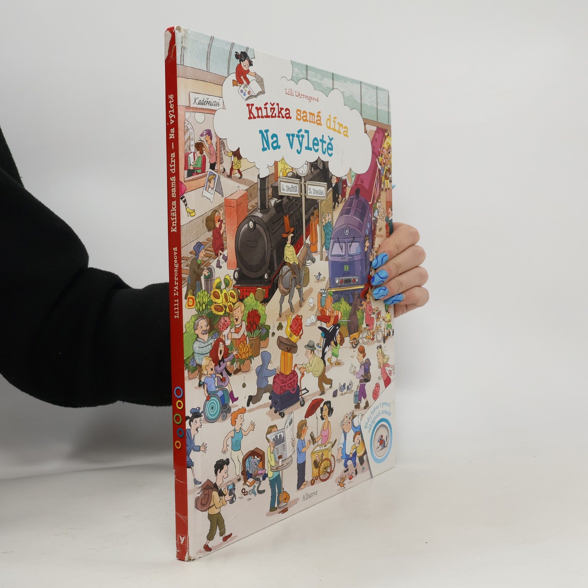 Knížka samá díra. Na výletě