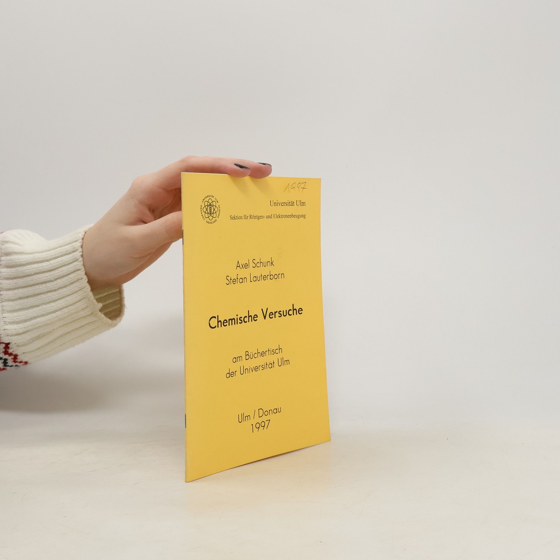 Axel Schunk Chemische Versuche am Büchertisch der Universität Ulm