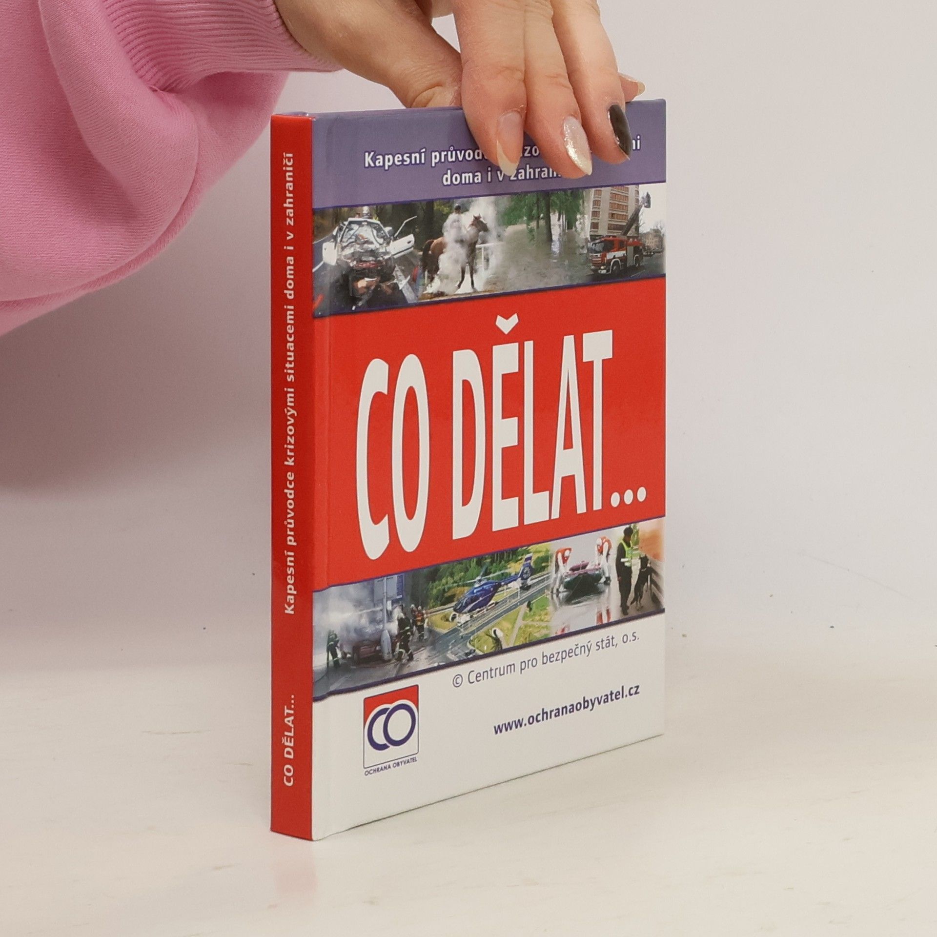 Collectif d'auteurs Co dělat..., aneb, Kapesní průvodce krizovými situacemi doma i v zahraničí