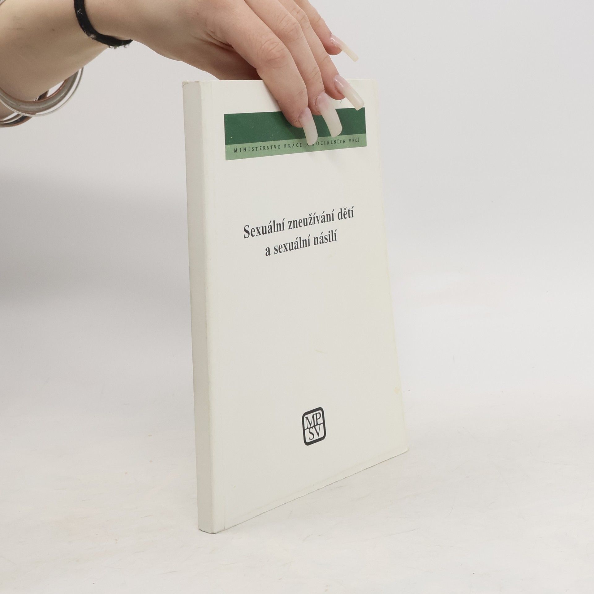 Sexuální zneužívání dětí a sexuální násilí : sborník z konference East - West, Praha 1996