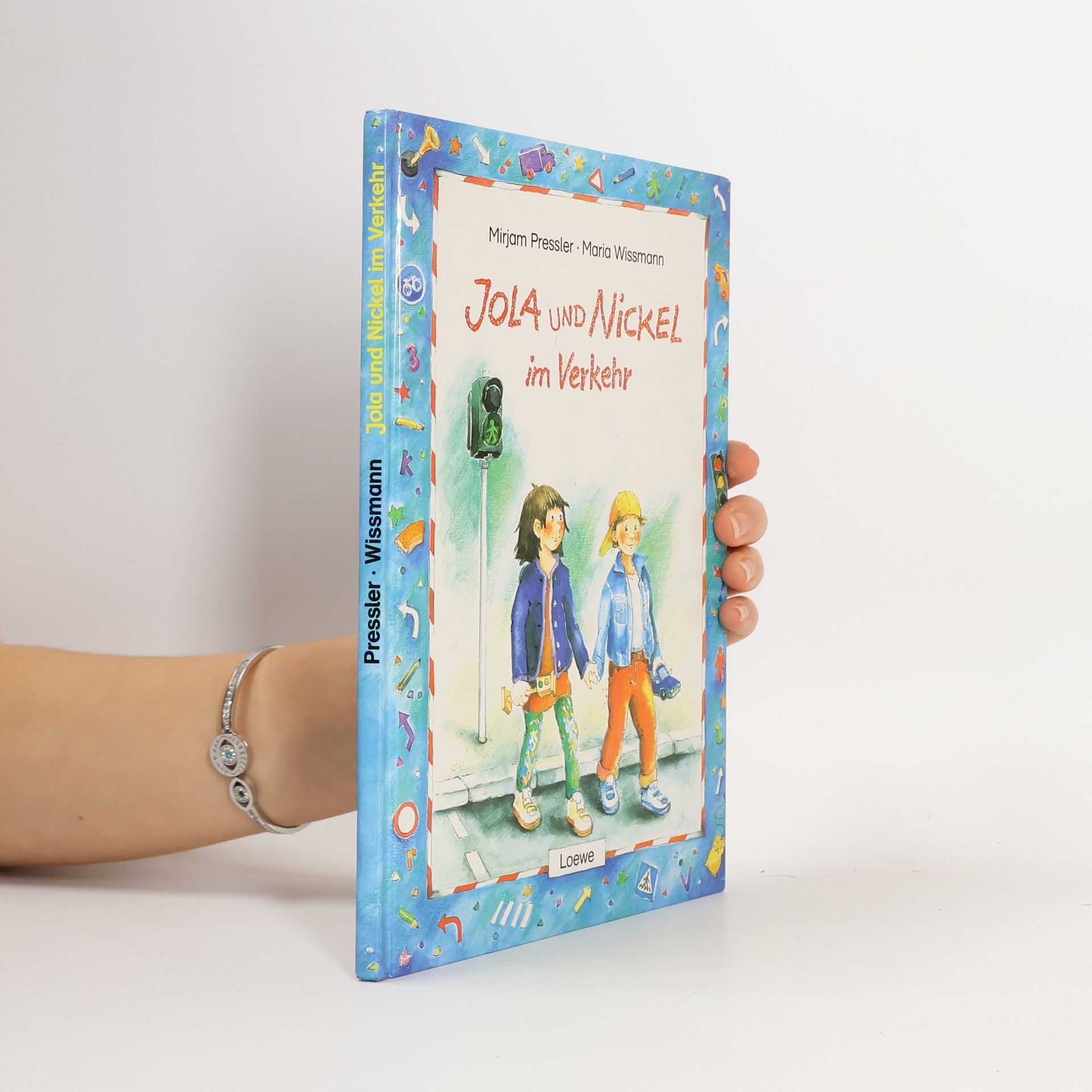 Jola und Nickel im Verkehr