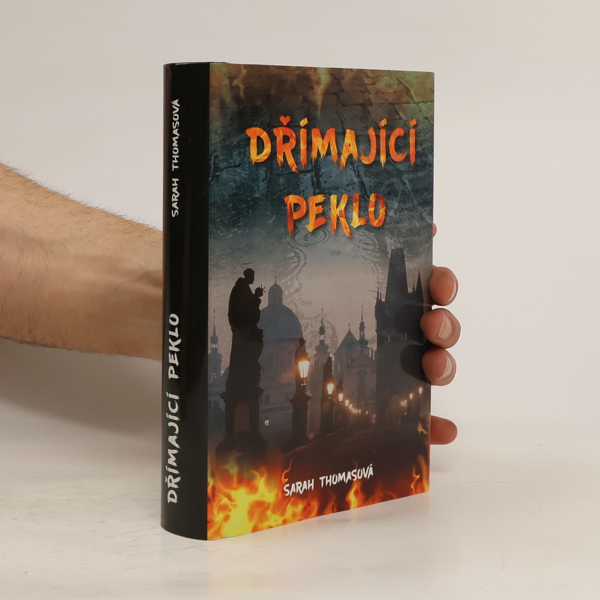 Sarah Thomas Dřímající peklo