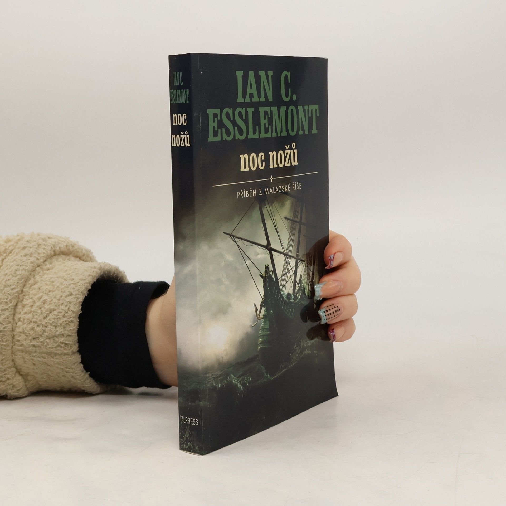 Ian C. Esslemont Noc nožů