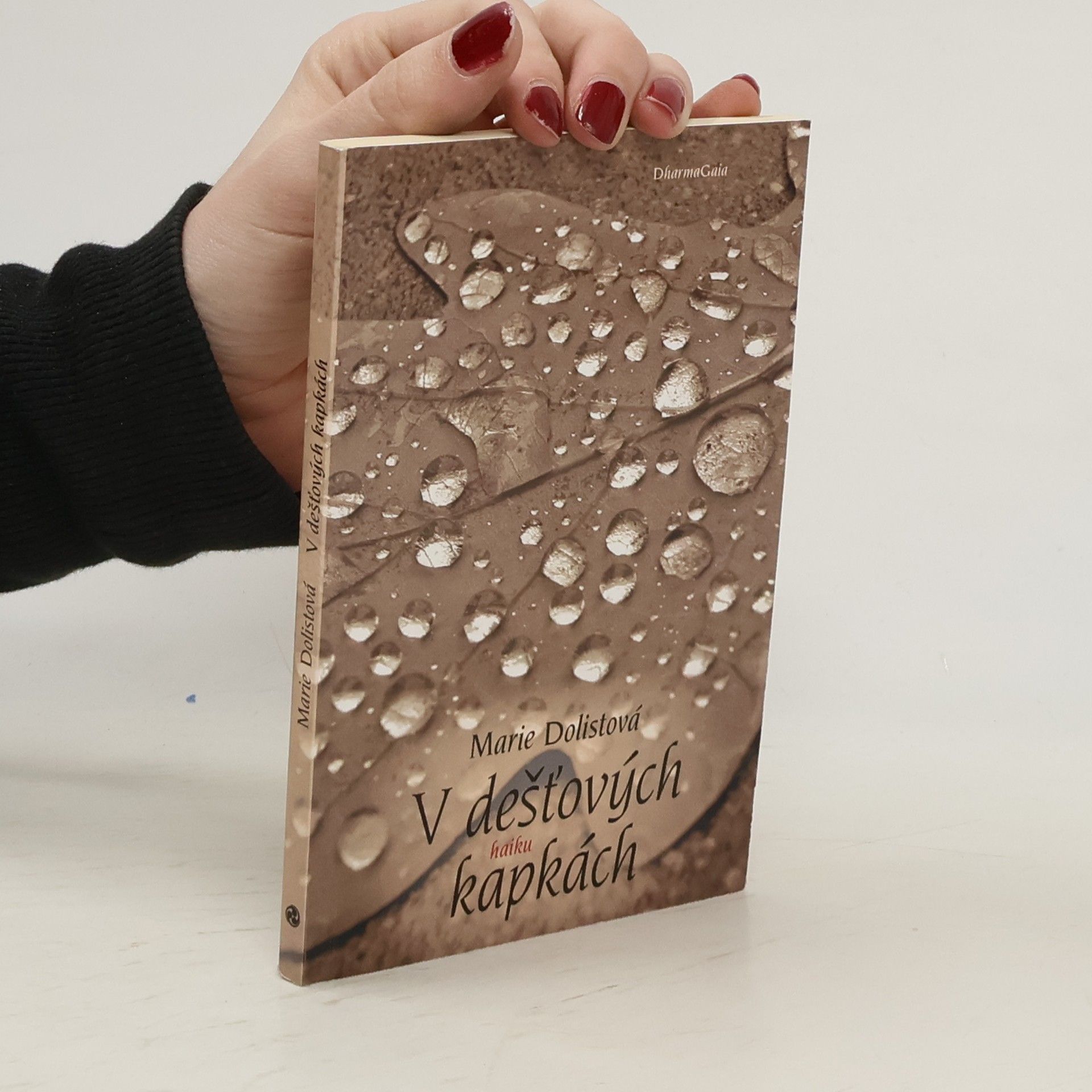 V dešťových kapkách