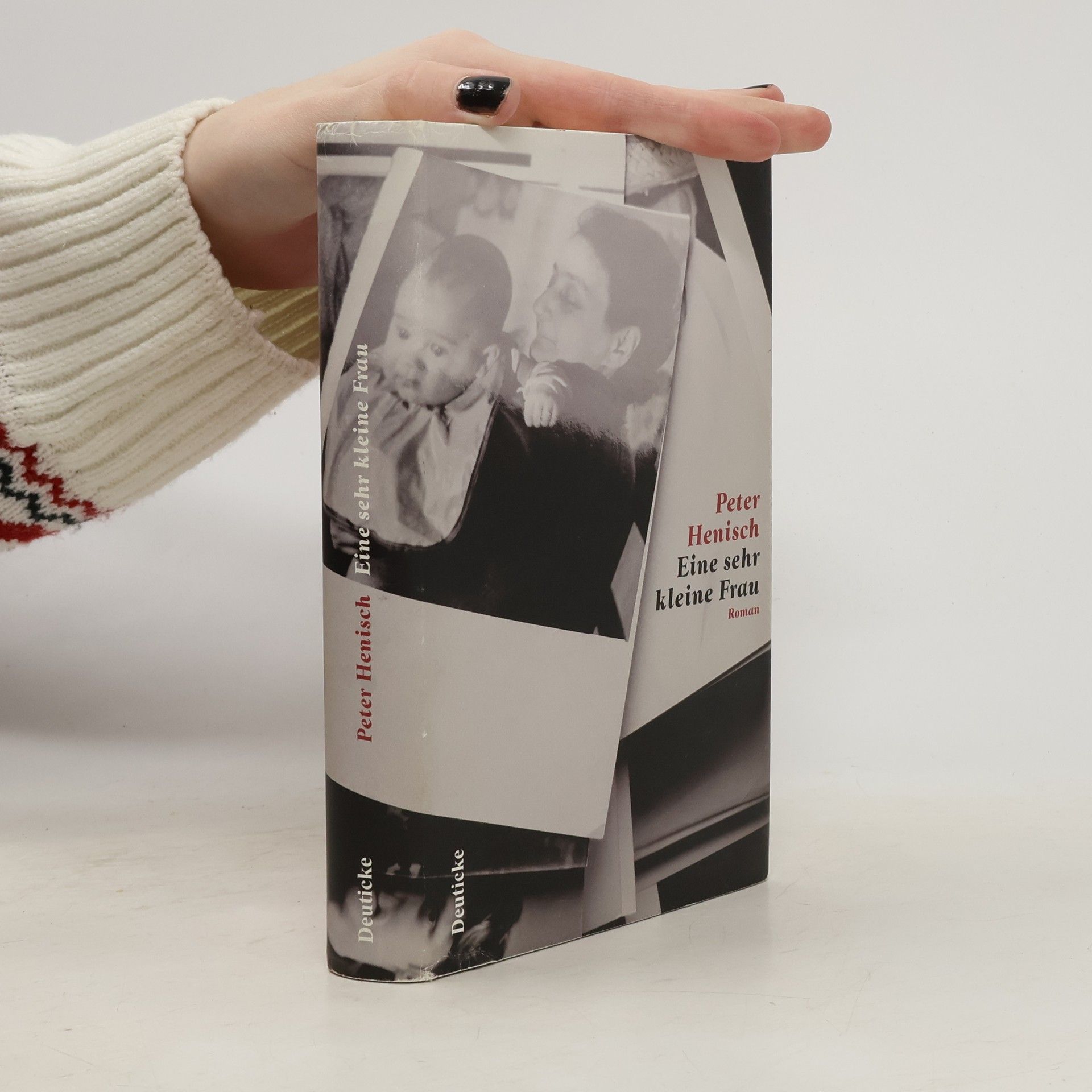 Eine sehr kleine Frau