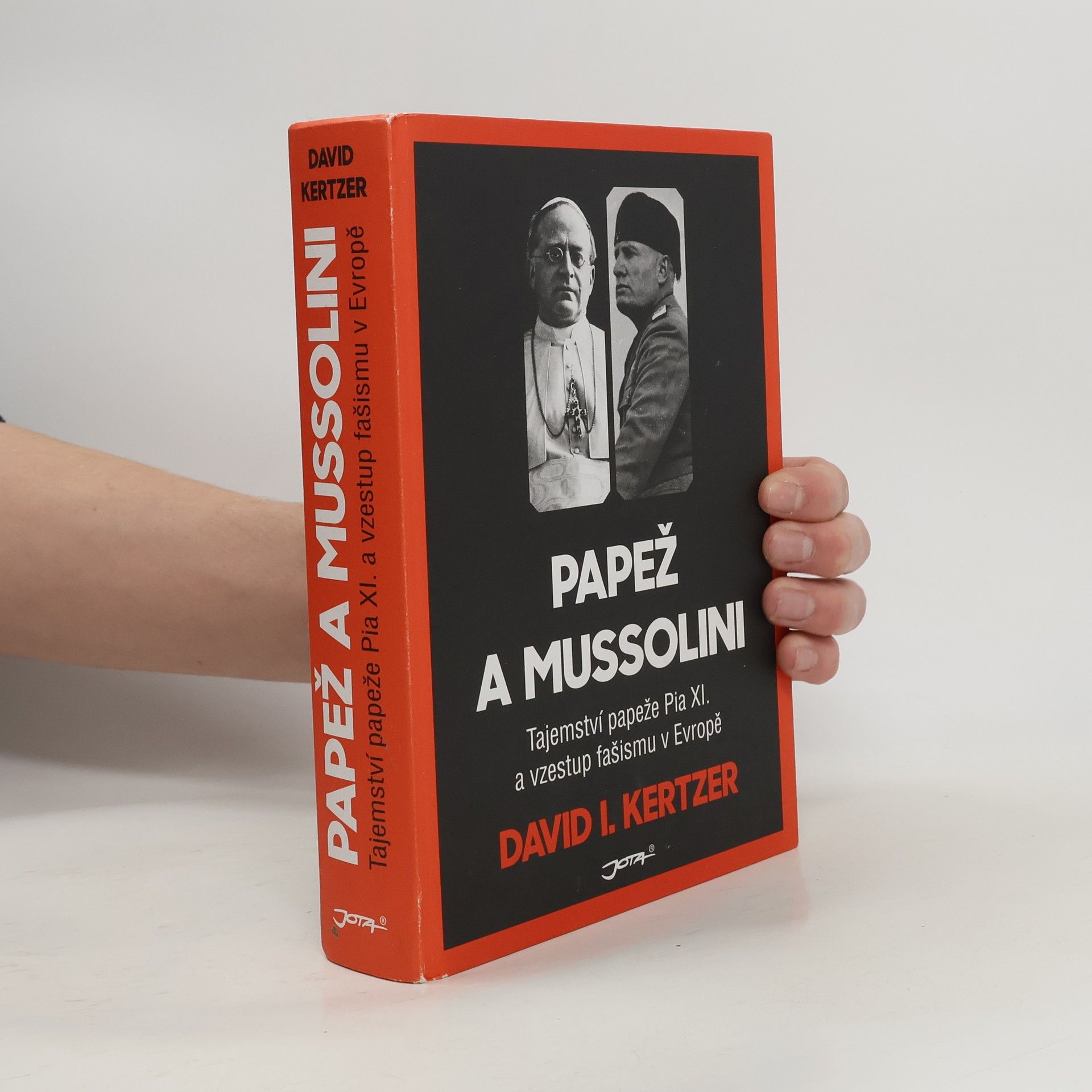 David I. Kertzer Papež a Mussolini: Tajemství papeže Pia XI. a vzestup fašismu v Evropě