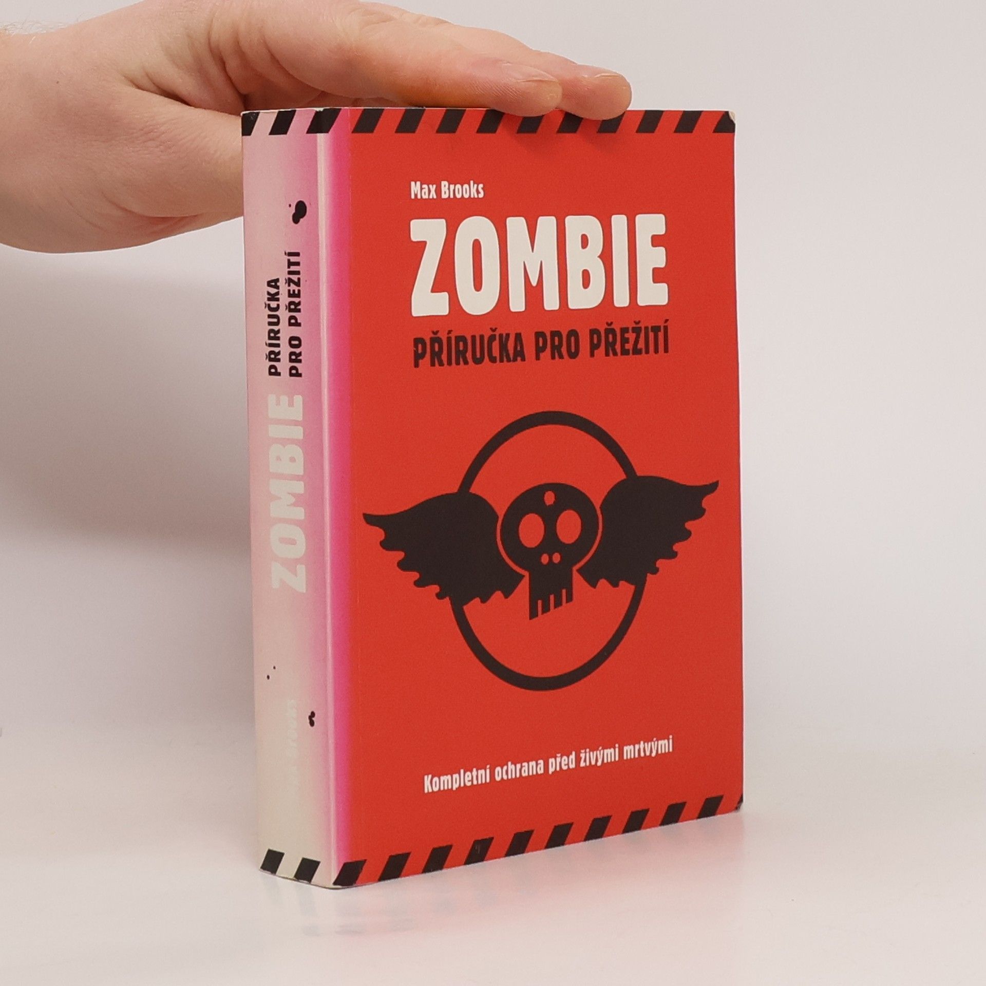 Max Brooks Zombie: Příručka pro přežití ; kompletní ochrana před živými mrtvými