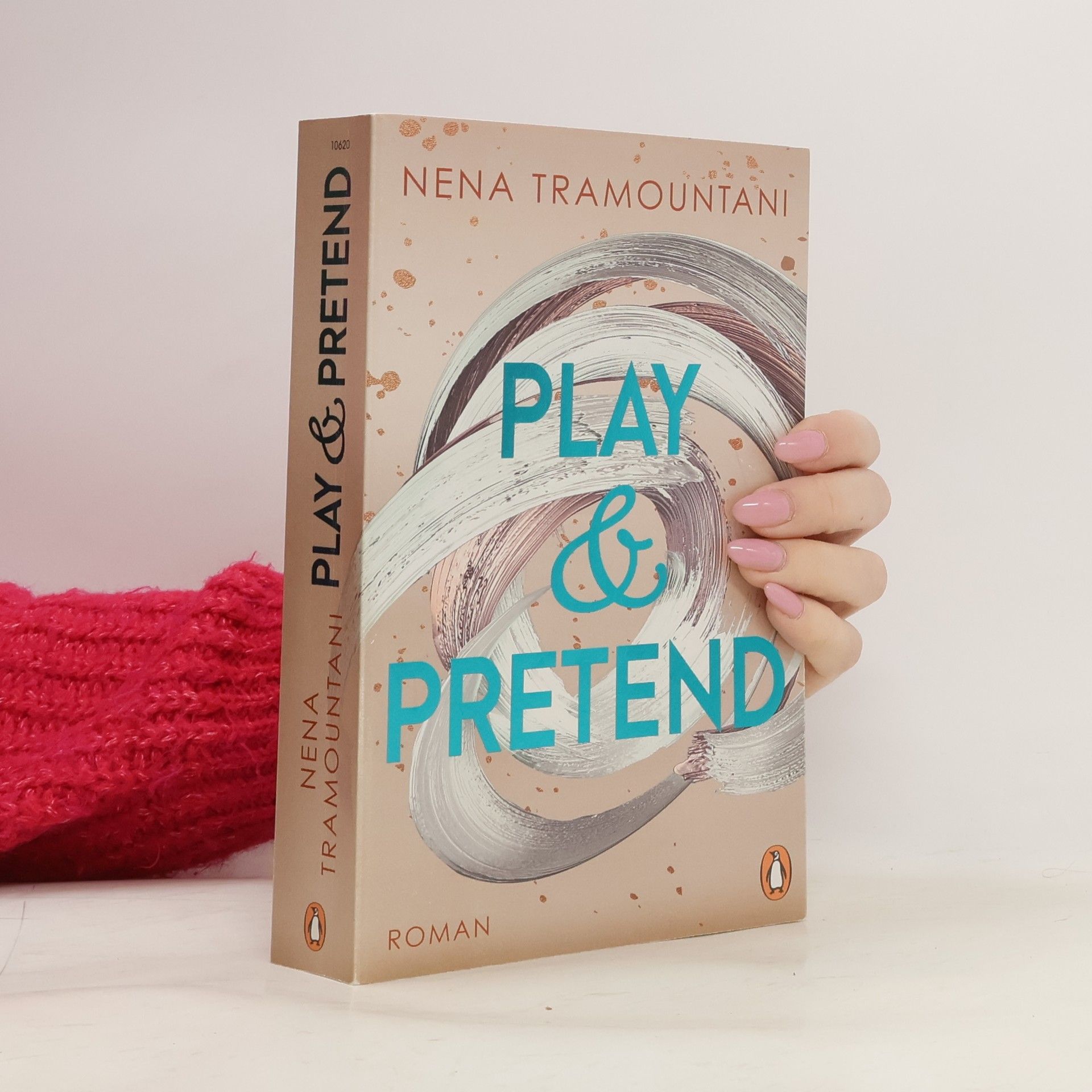 Nena Tramountani Play & Pretend