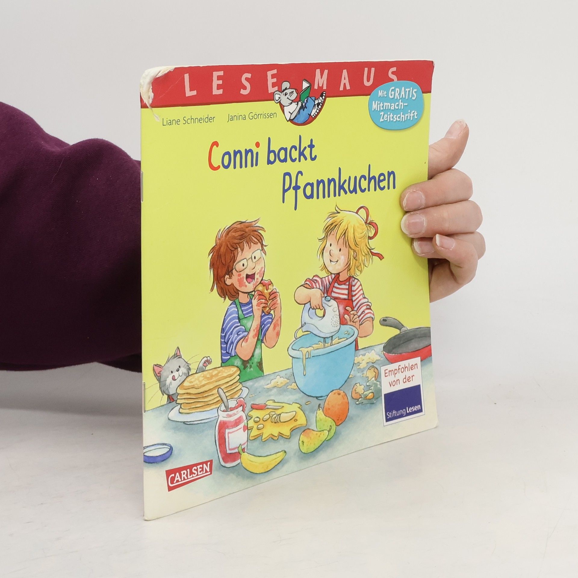 Lianne Schneider Conni backt Pfannkuchen