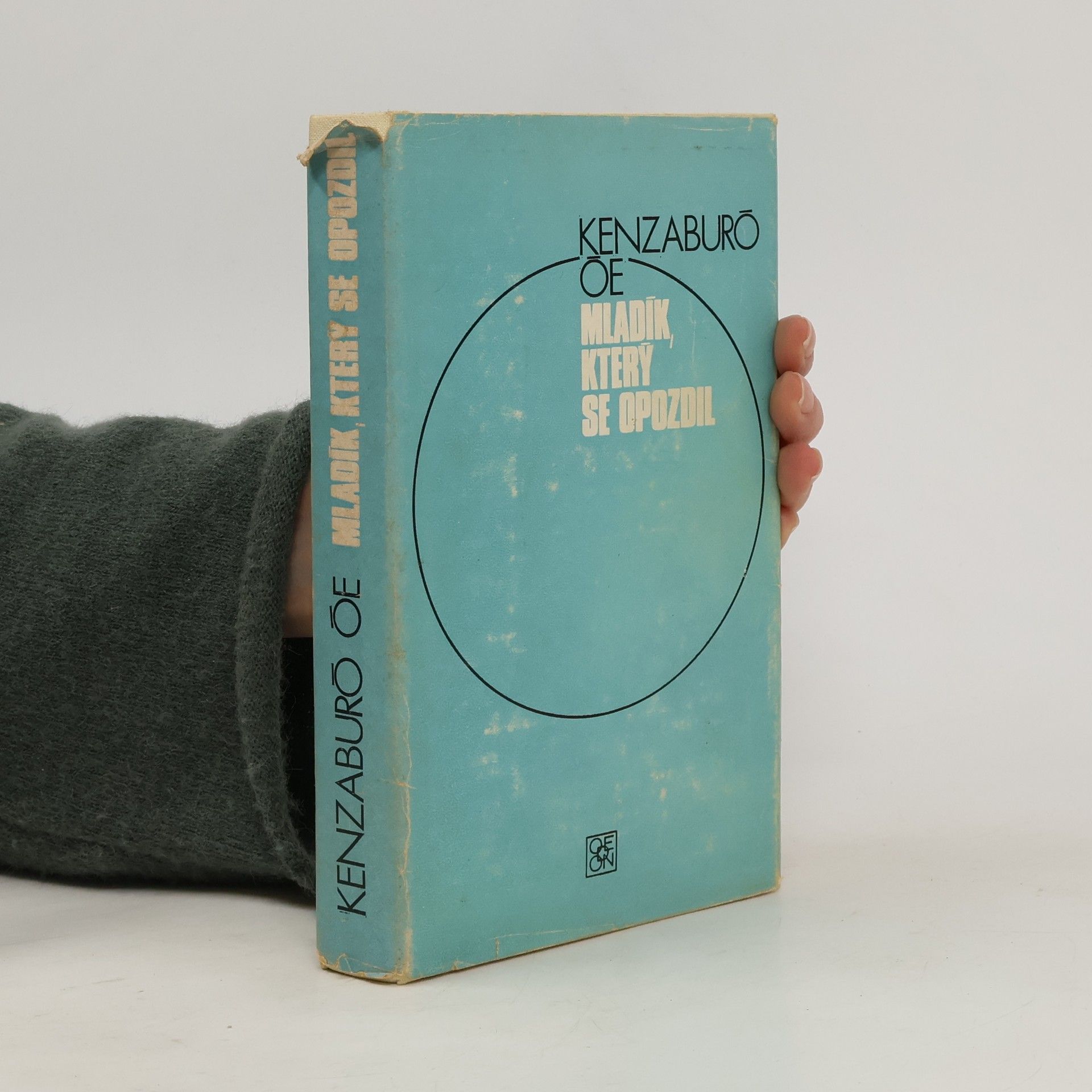 Kenzaburó Óe Mladík, který se opozdil