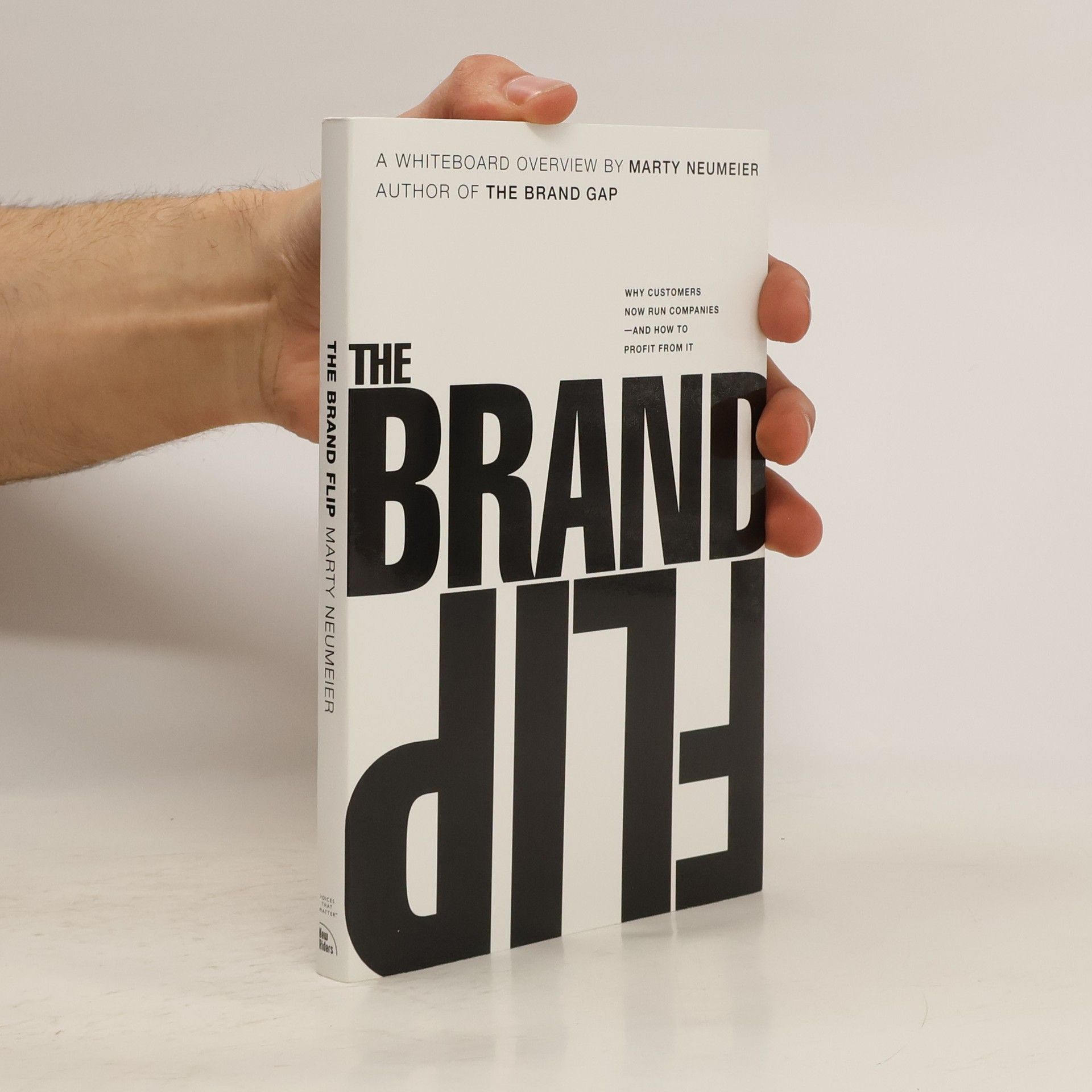 Marty Neumeier The brand flip : Why customers now run companies and how to profit from it