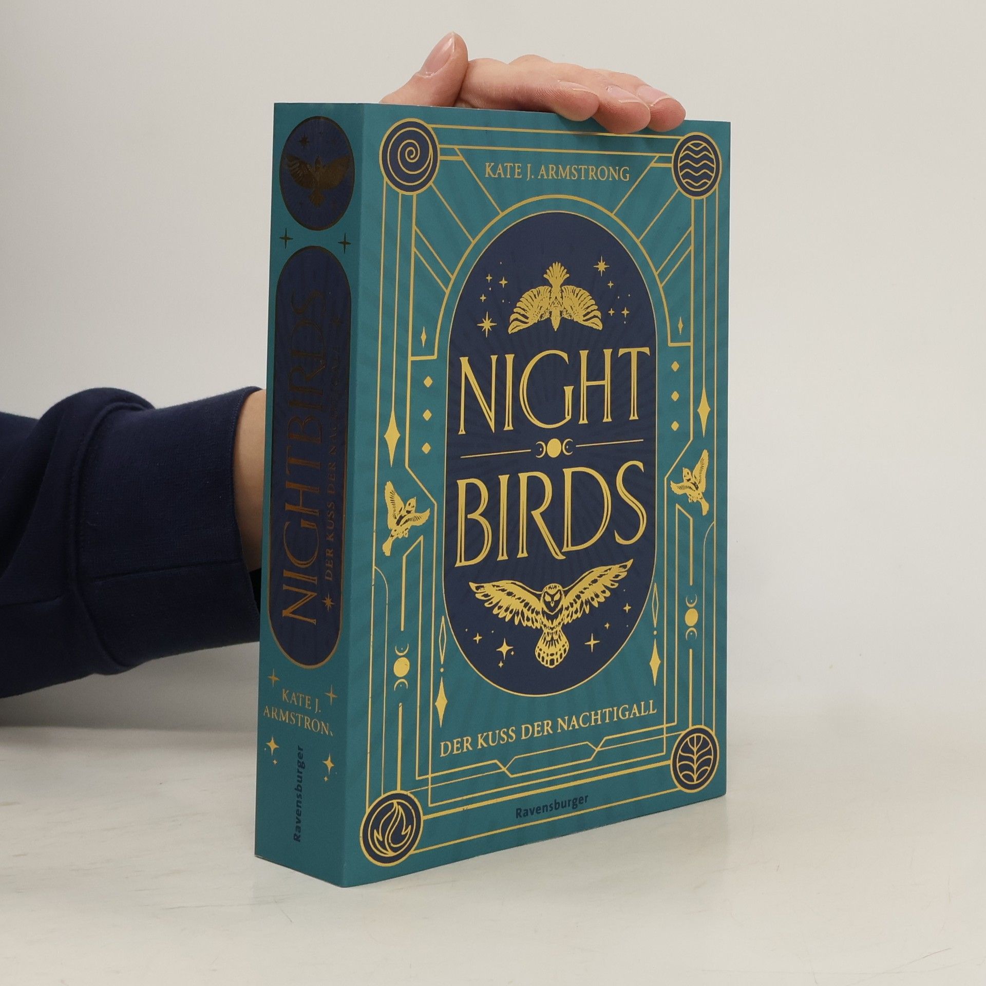 Nightbirds, Band 1: Der Kuss der Nachtigall (Epische Romantasy Limitierte Auflage mit Farbschnitt)
