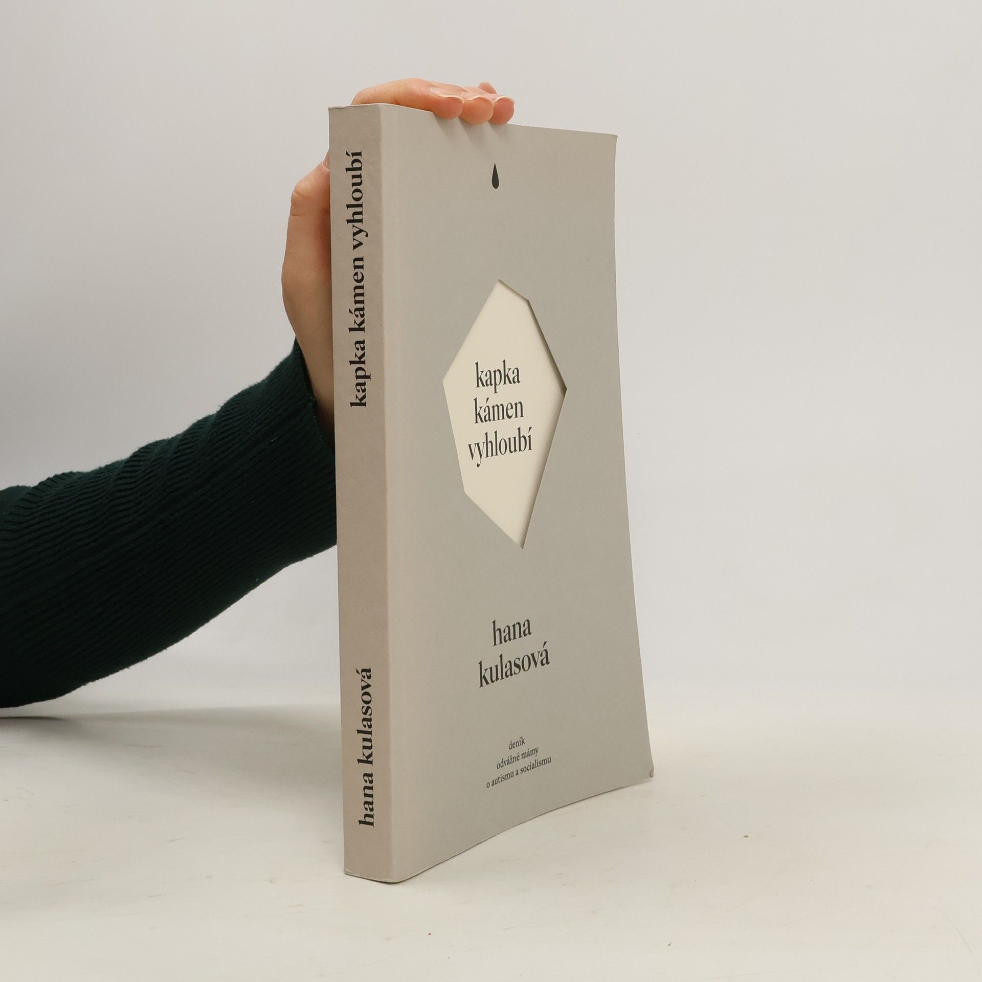 Hana Kulasová Kapka kámen vyhloubí