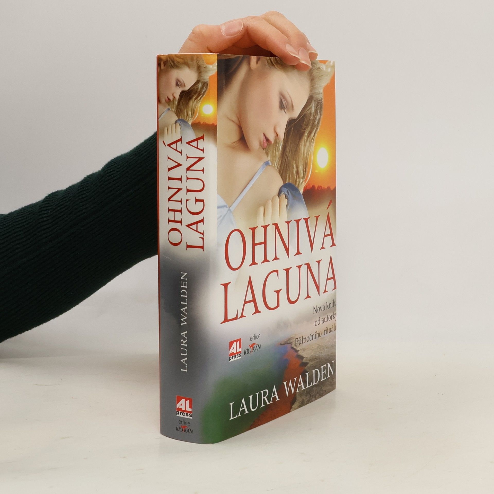 Laura Walden Ohnivá laguna